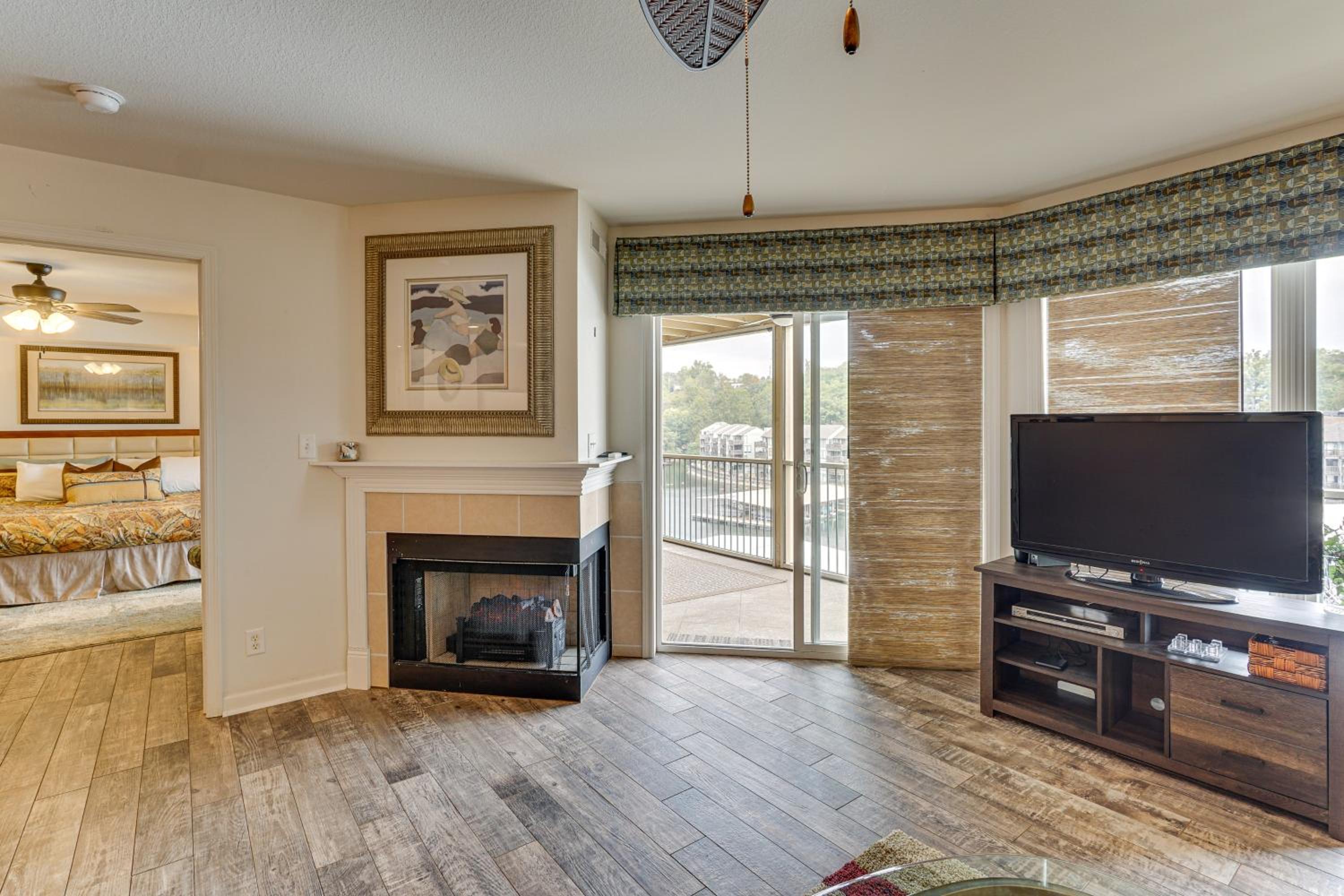 Waterfront Balcony! Condo on Lake of the Ozarks