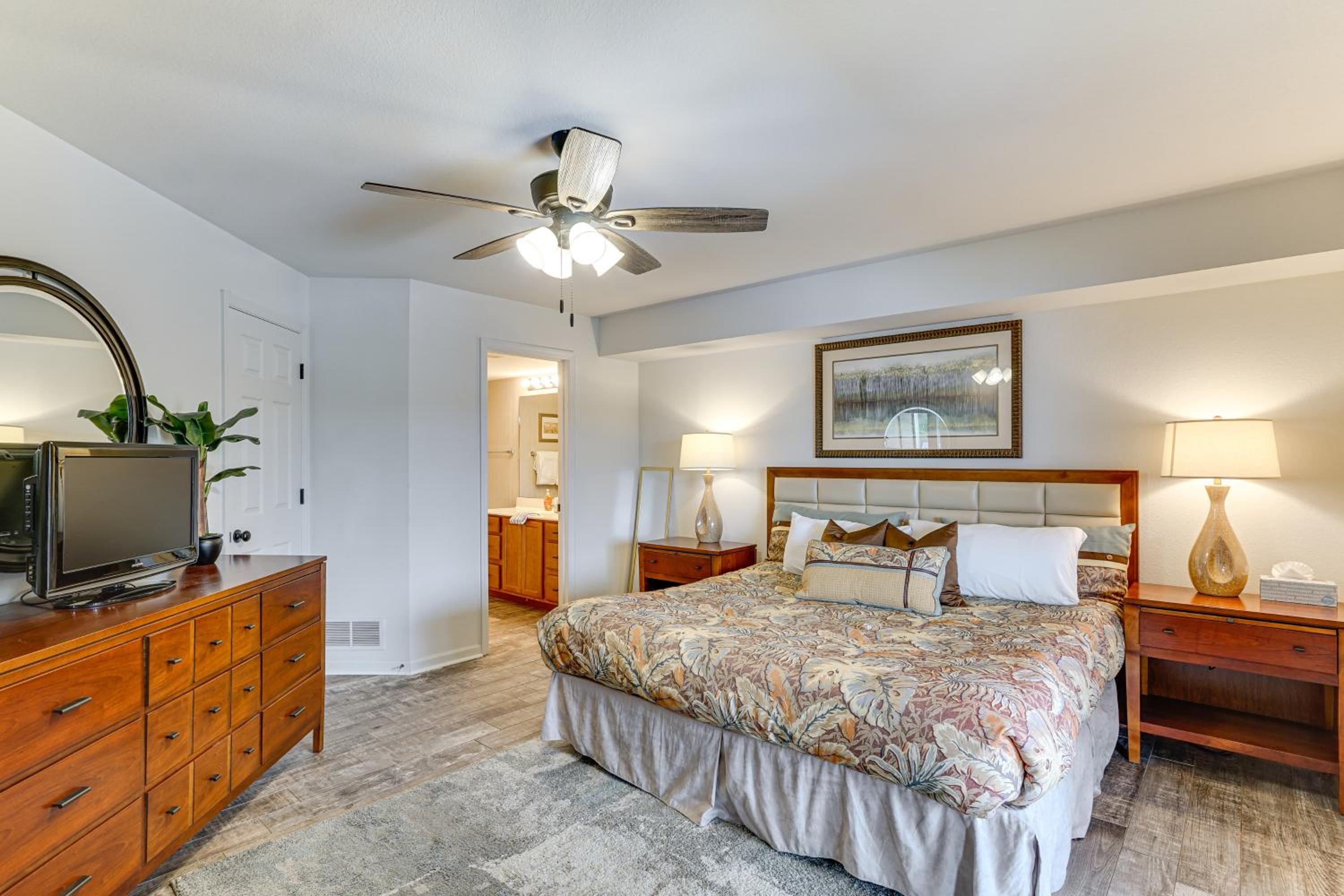 Waterfront Balcony! Condo on Lake of the Ozarks
