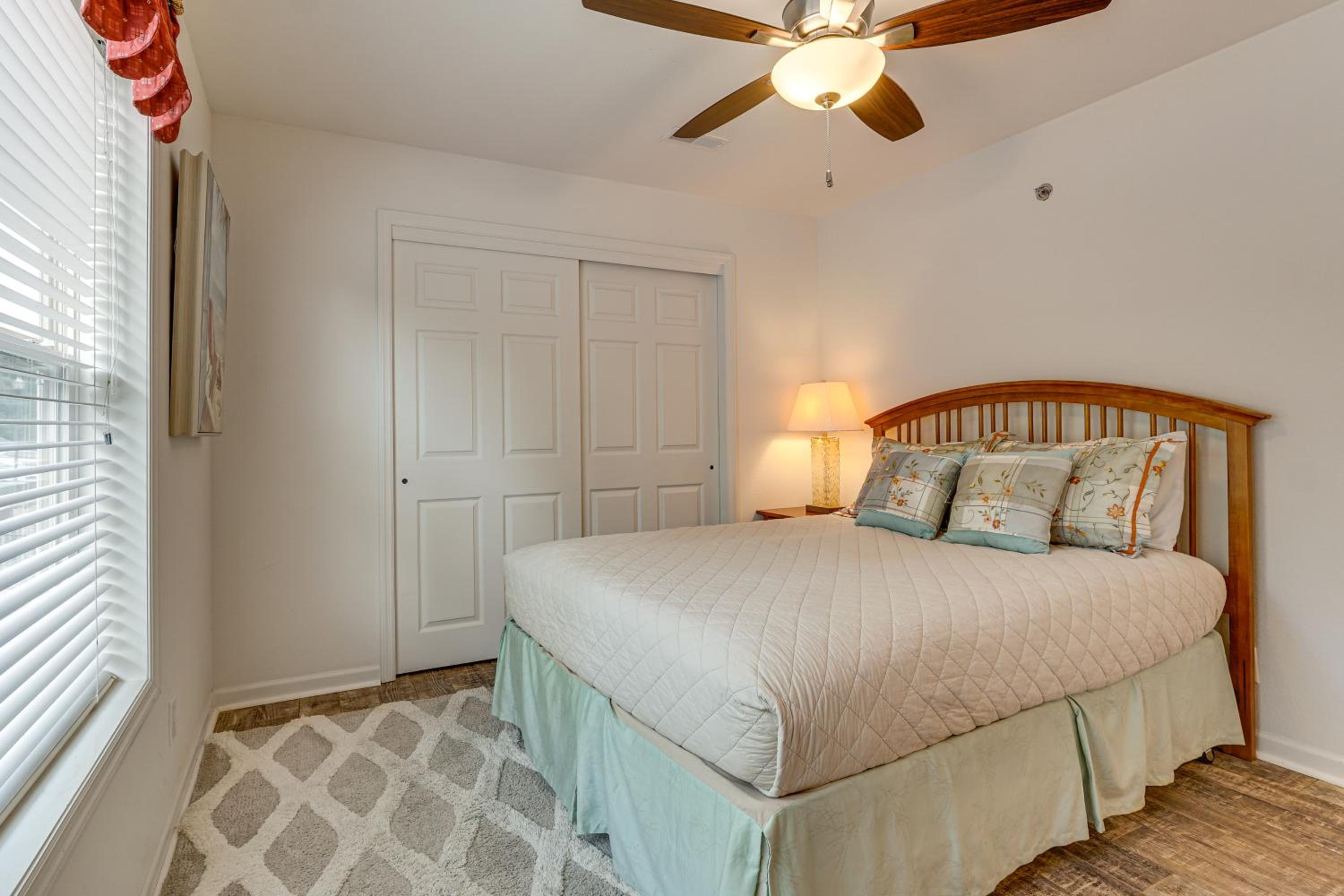 Waterfront Balcony! Condo on Lake of the Ozarks