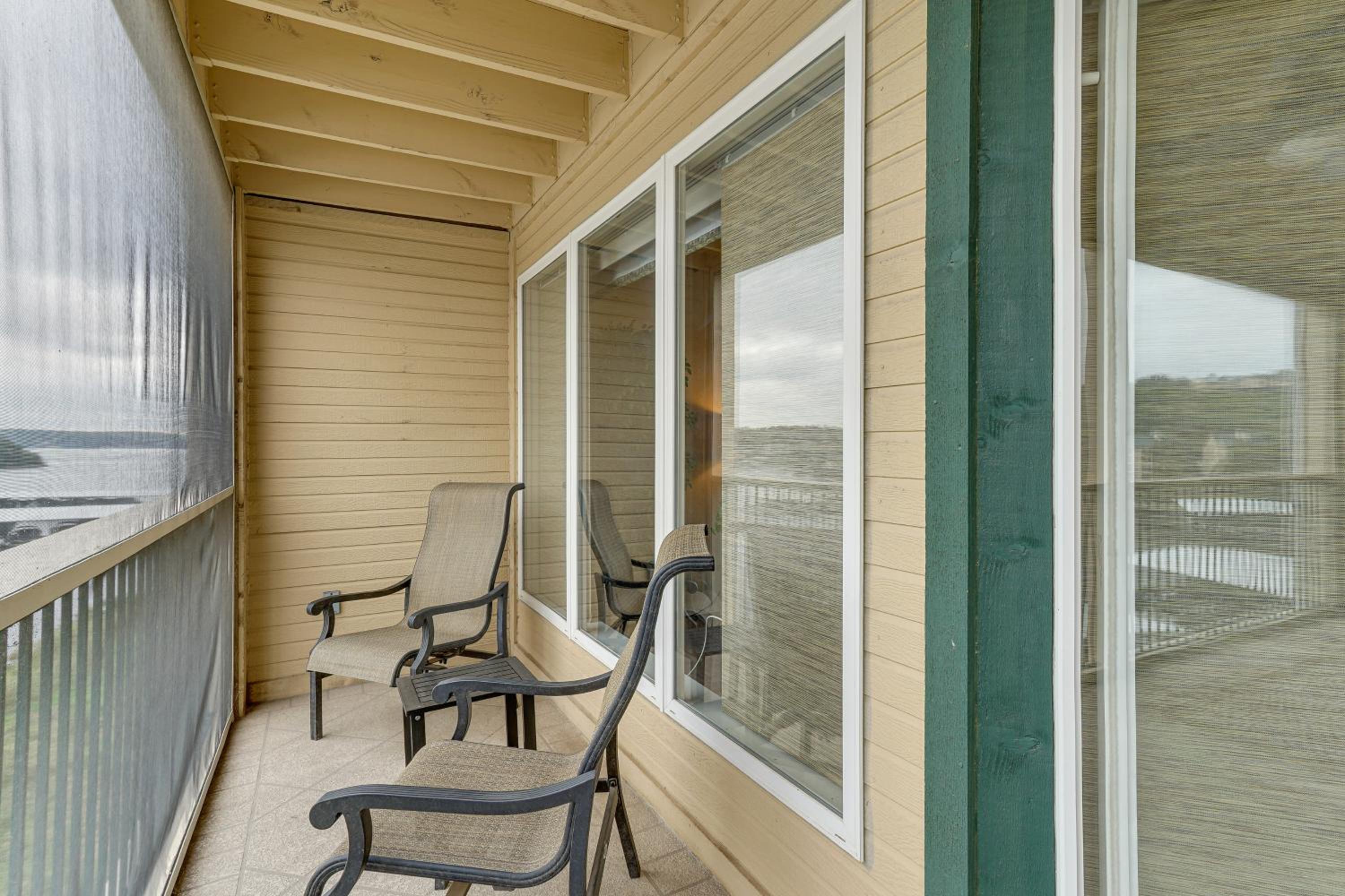 Waterfront Balcony! Condo on Lake of the Ozarks