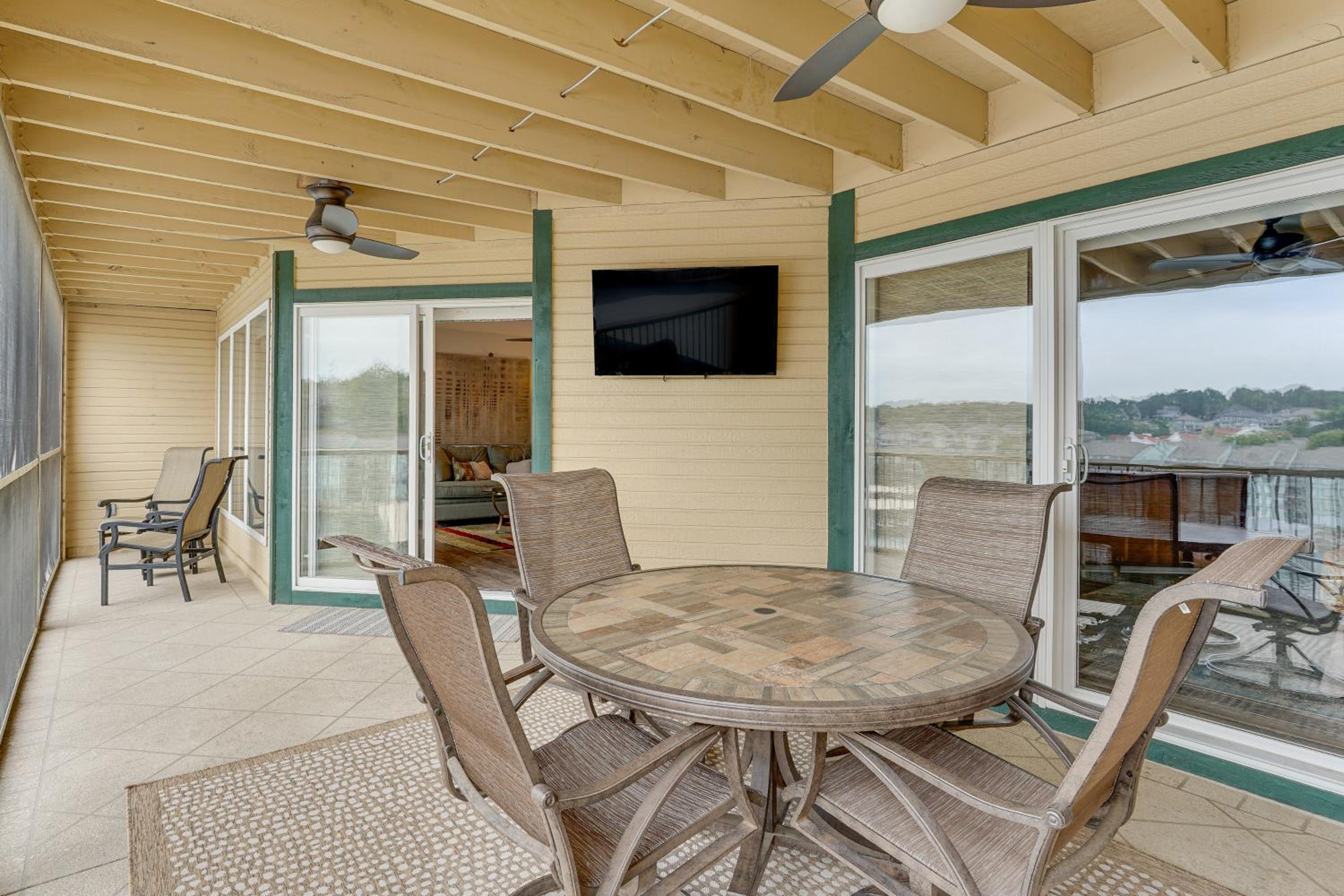 Waterfront Balcony! Condo on Lake of the Ozarks