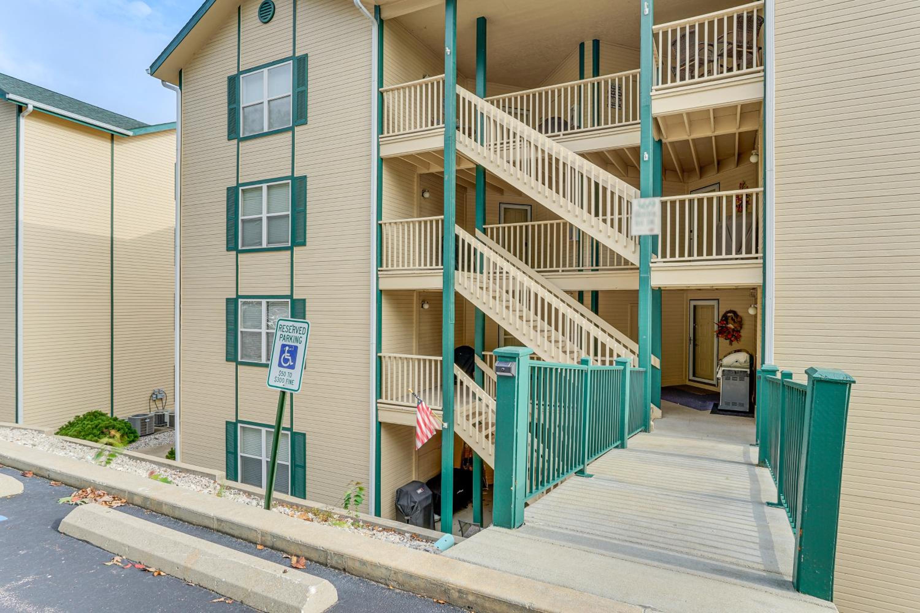 Waterfront Balcony! Condo on Lake of the Ozarks