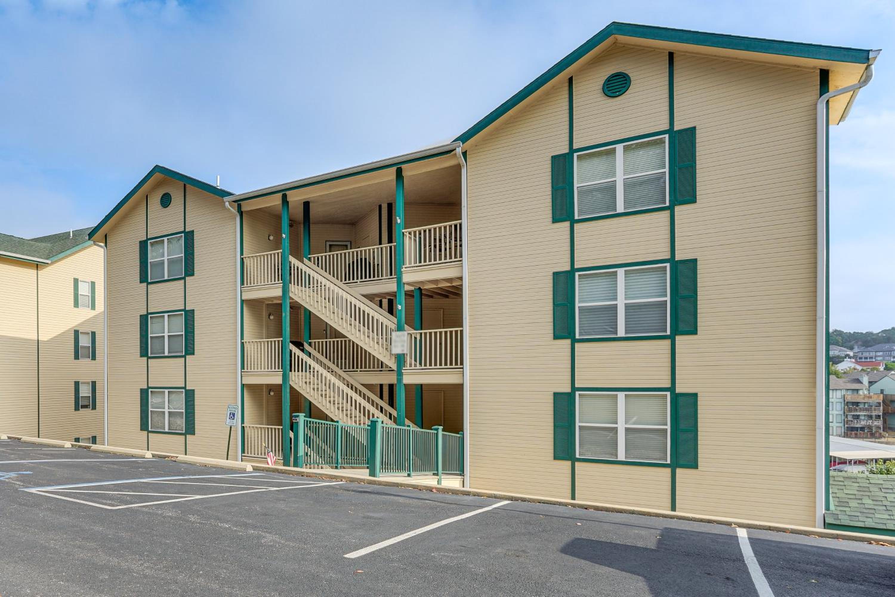 Waterfront Balcony! Condo on Lake of the Ozarks