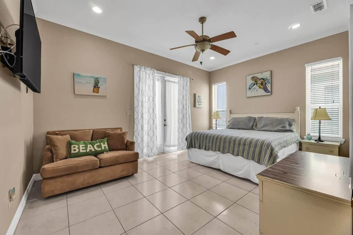 Beachfront South Padre Retreat w Balcony & Pool