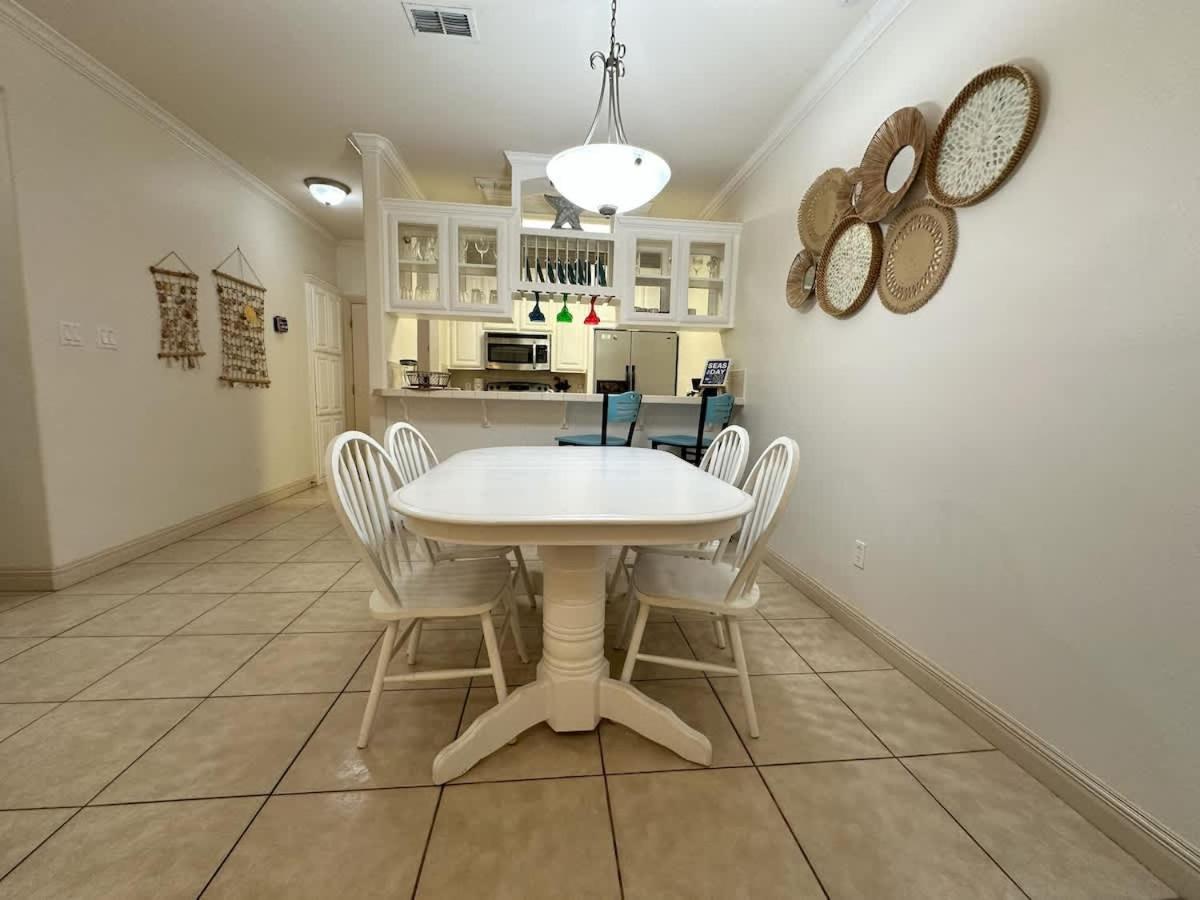 Family Friendly Condo w Pool in South Padre Island