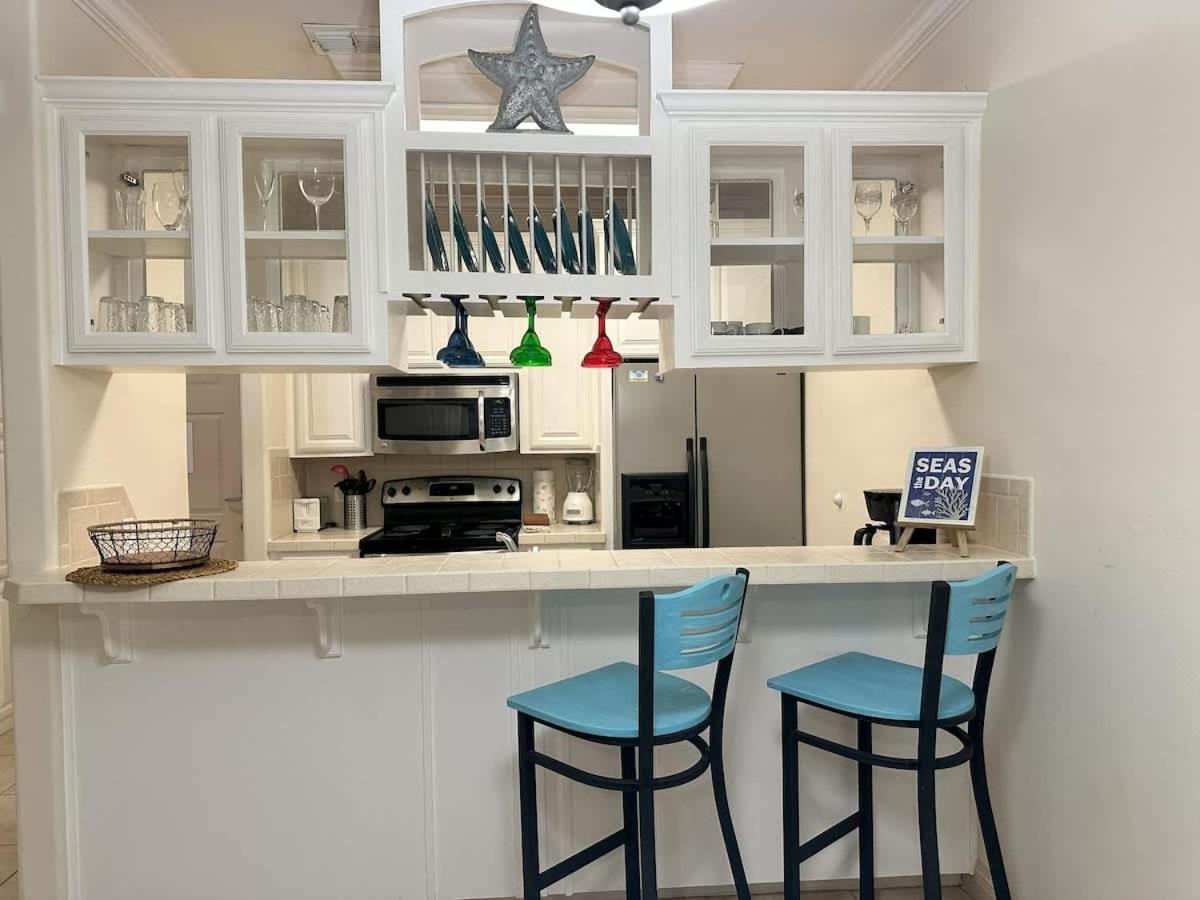 Family Friendly Condo w Pool in South Padre Island