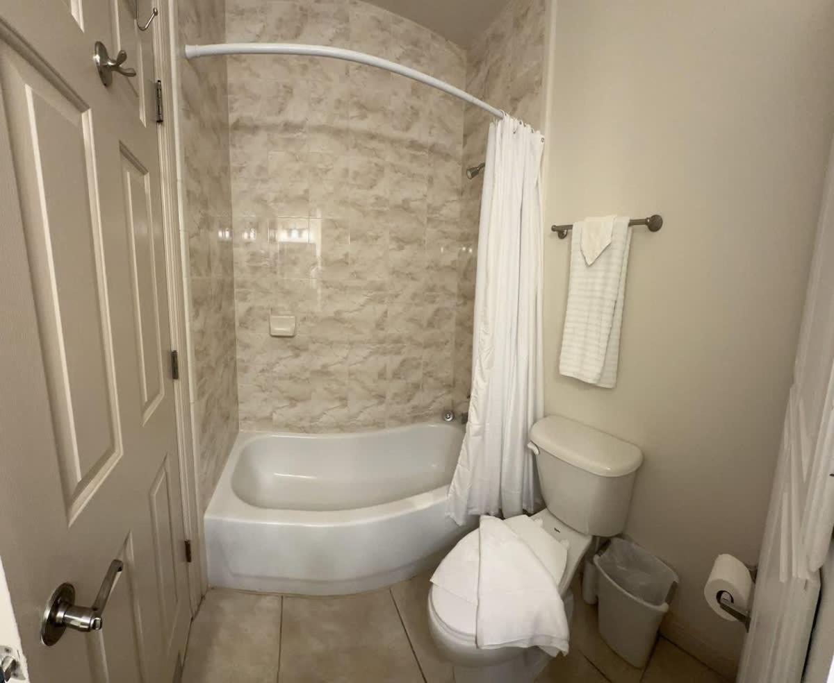 Family Friendly Condo w Pool in South Padre Island