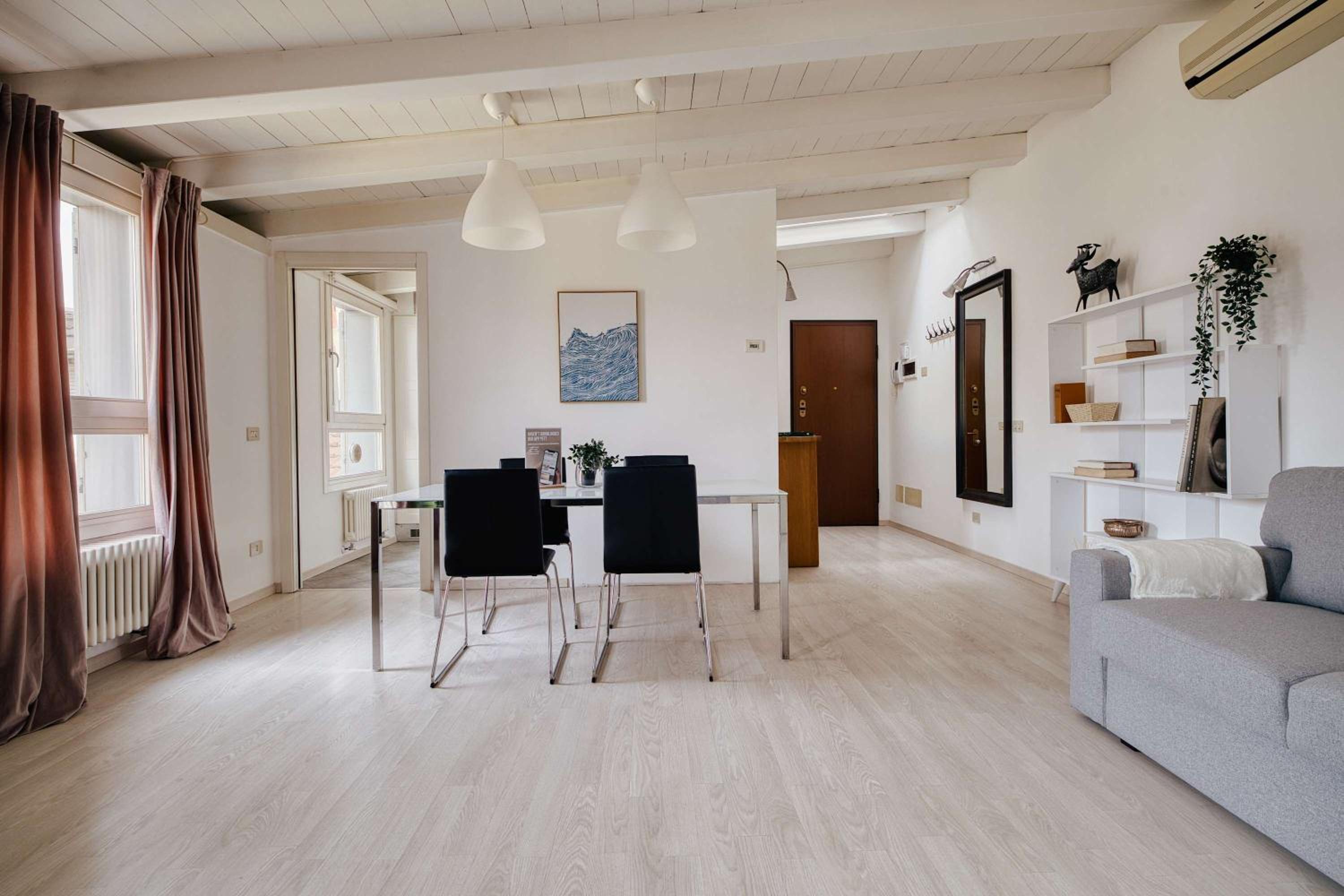 Bright flat in the Heart of Porta Venezia