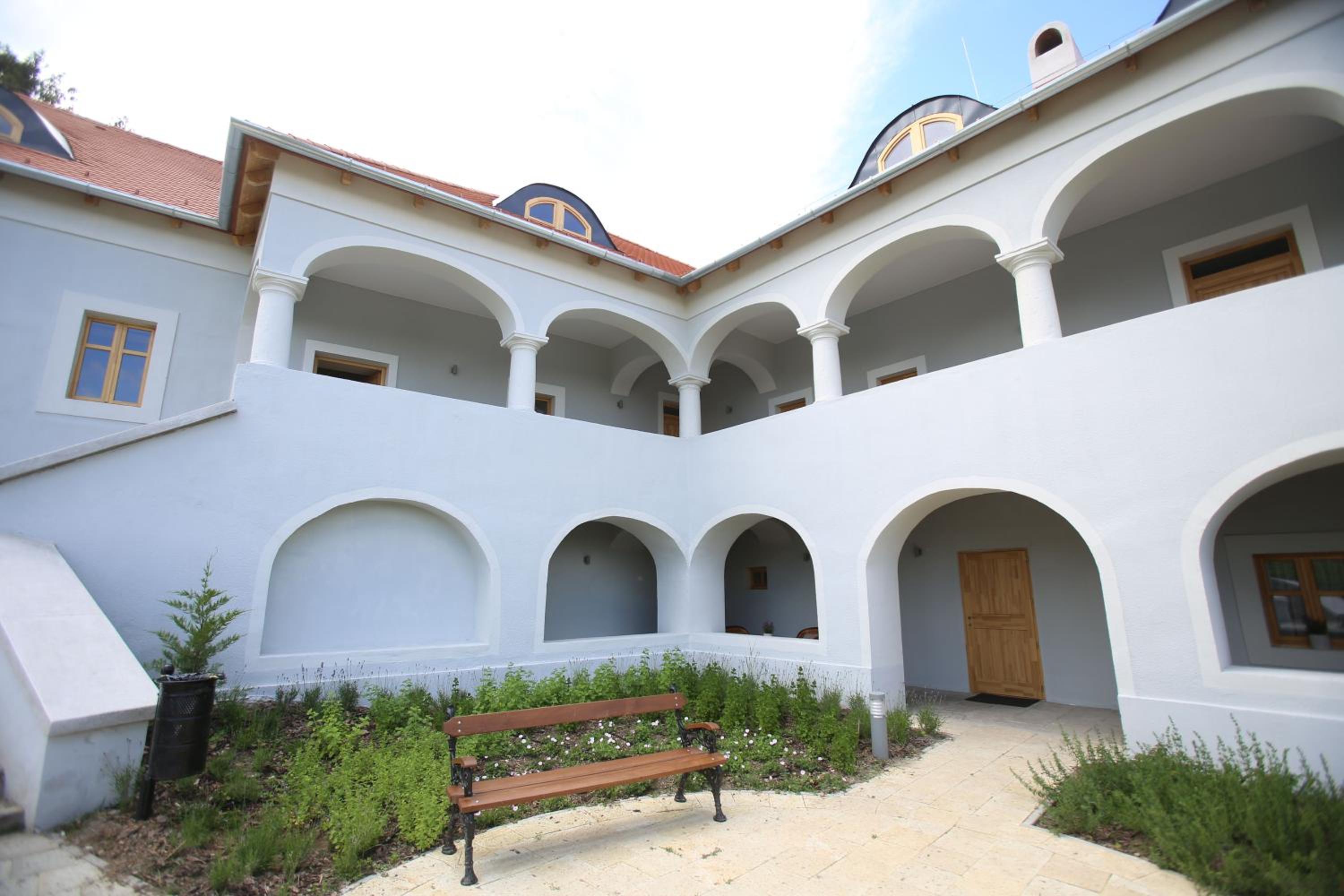 Csodarabbik Útja Fogadó view 2