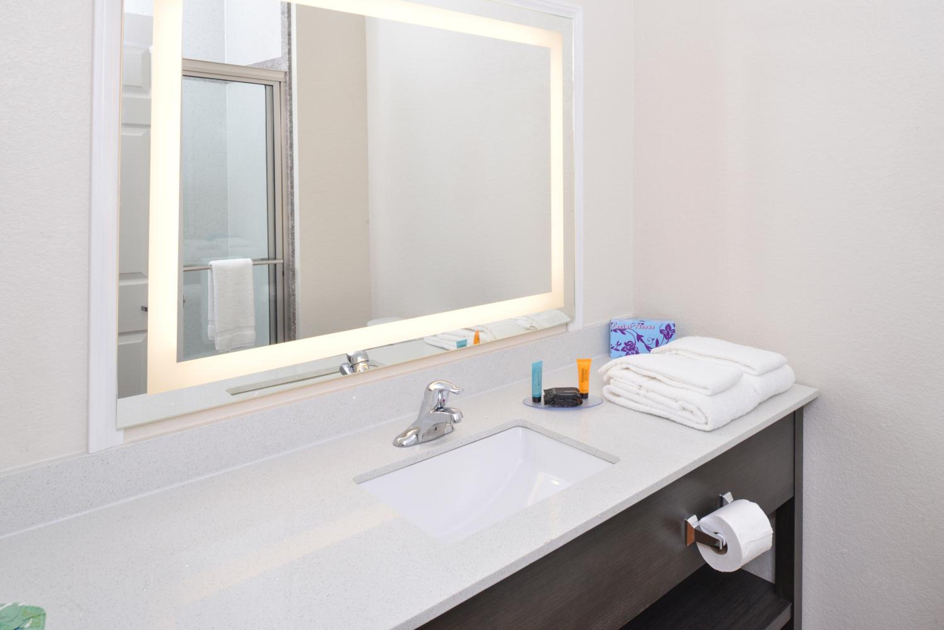 Regency Inn & Suites- NW Houston
