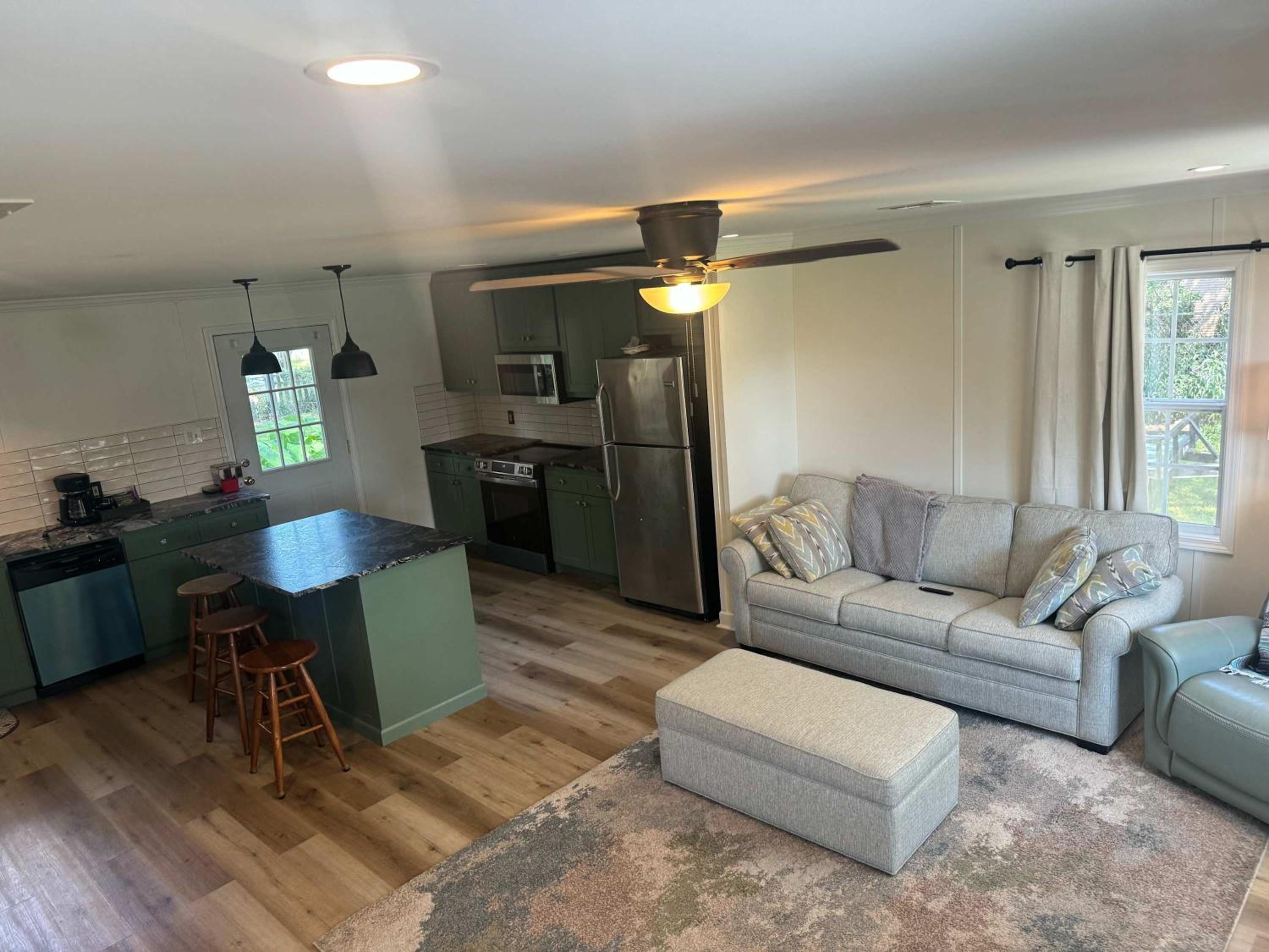 Friendly Home Near Downtown & UL - Fenced Yard