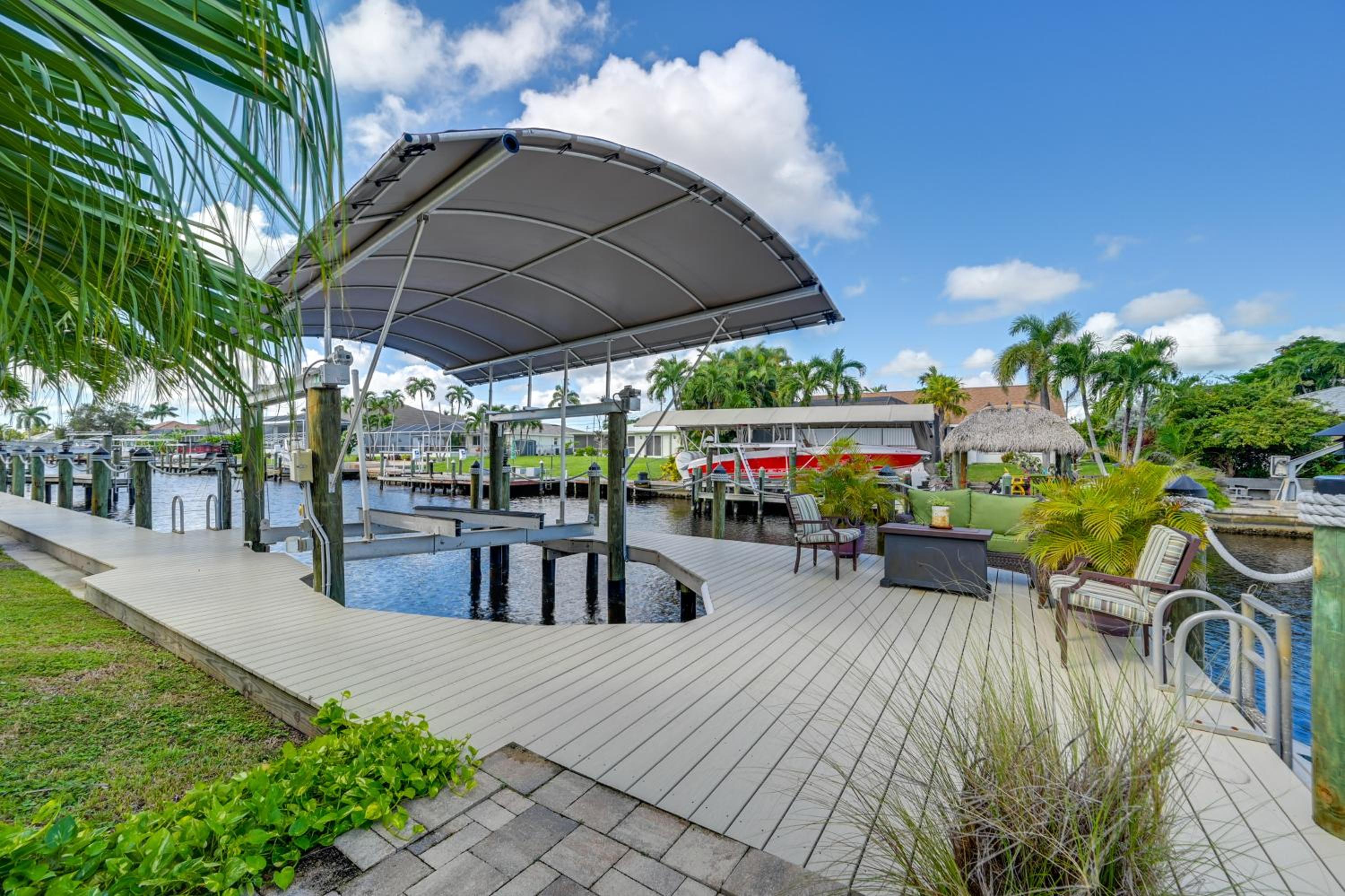 Saltwater Pool and Dock Canal-Front Cape Coral Home