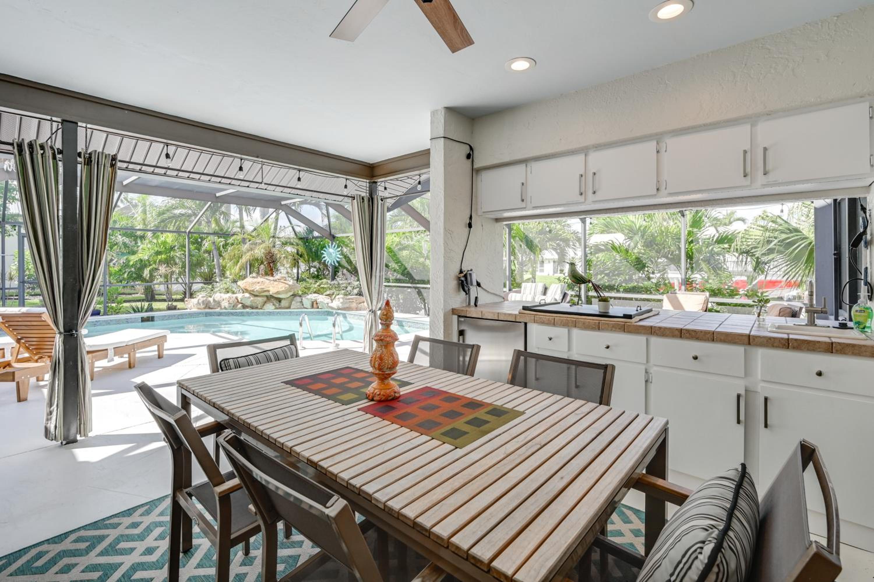Saltwater Pool and Dock Canal-Front Cape Coral Home