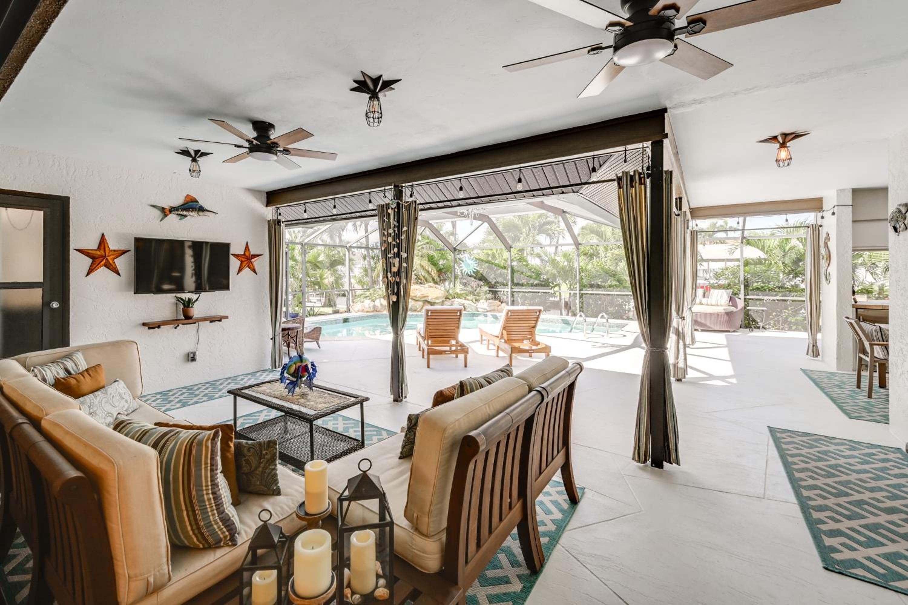 Saltwater Pool and Dock Canal-Front Cape Coral Home