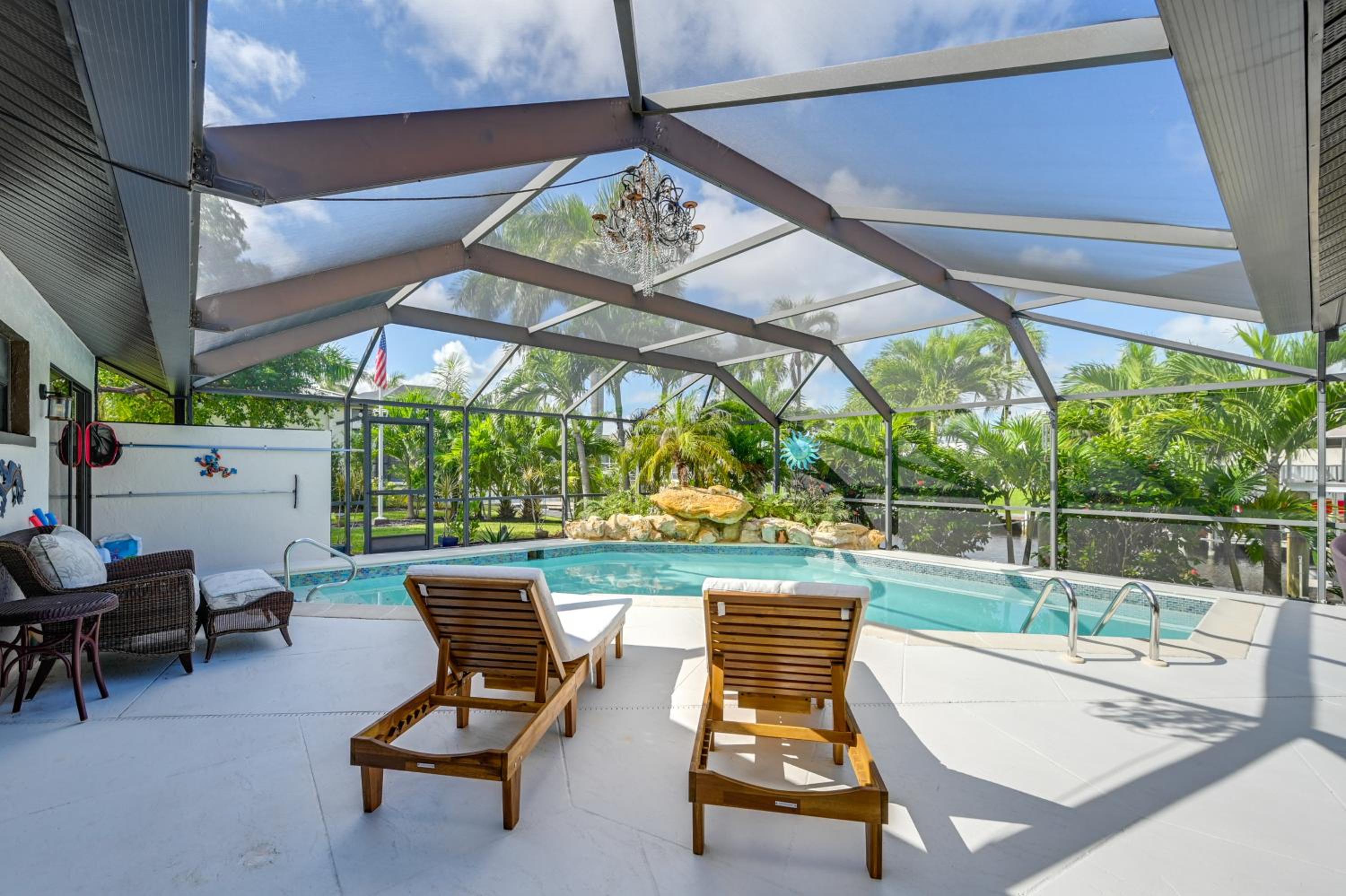 Saltwater Pool and Dock Canal-Front Cape Coral Home