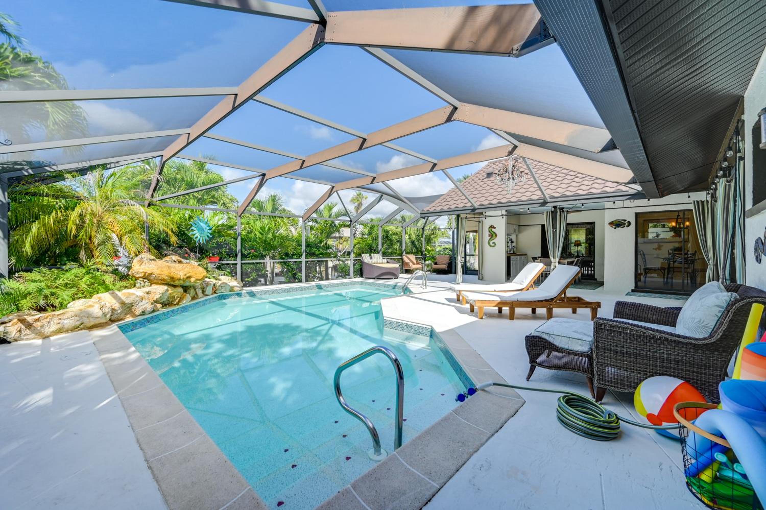 Saltwater Pool and Dock Canal-Front Cape Coral Home
