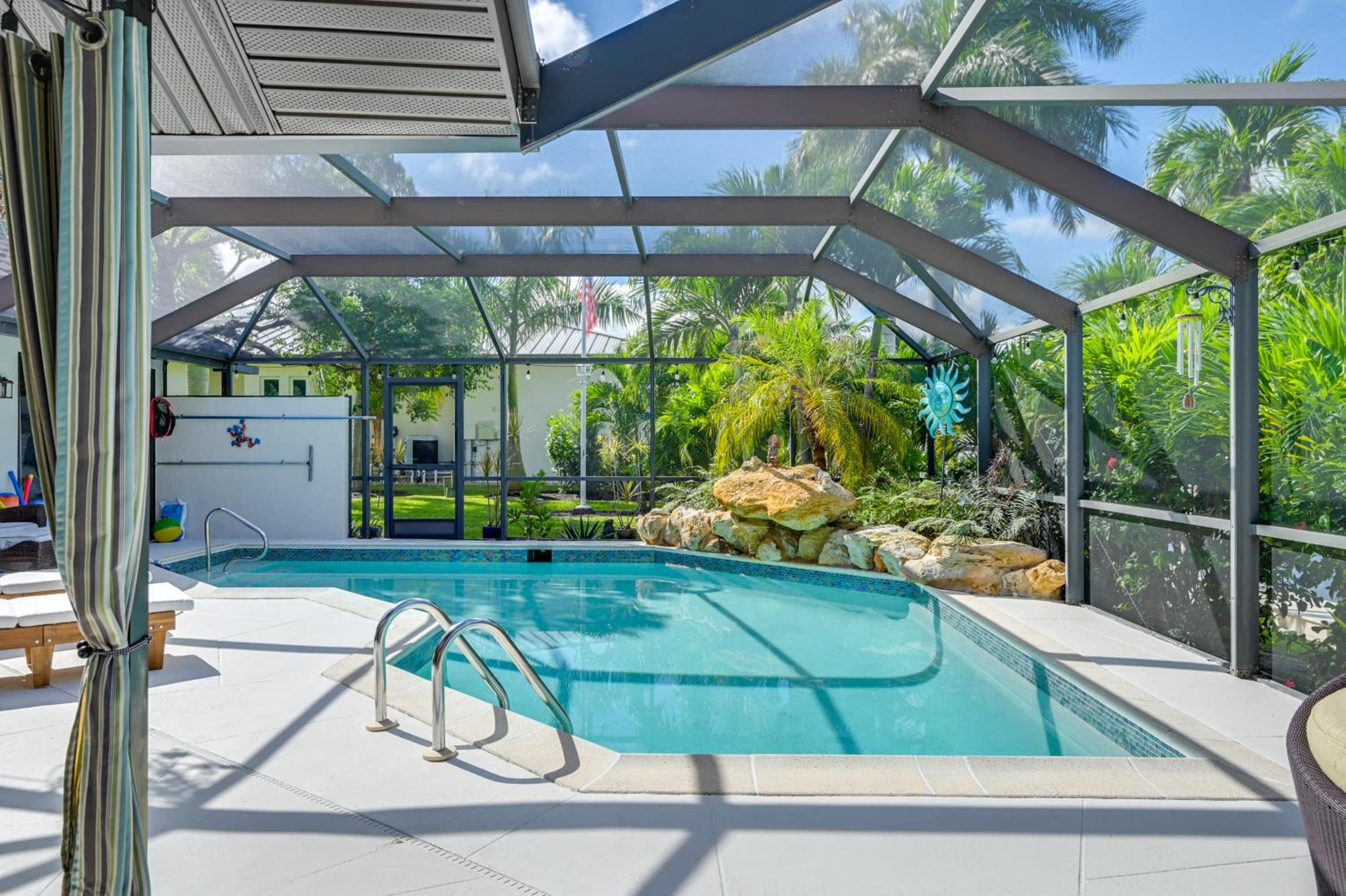 Saltwater Pool and Dock Canal-Front Cape Coral Home