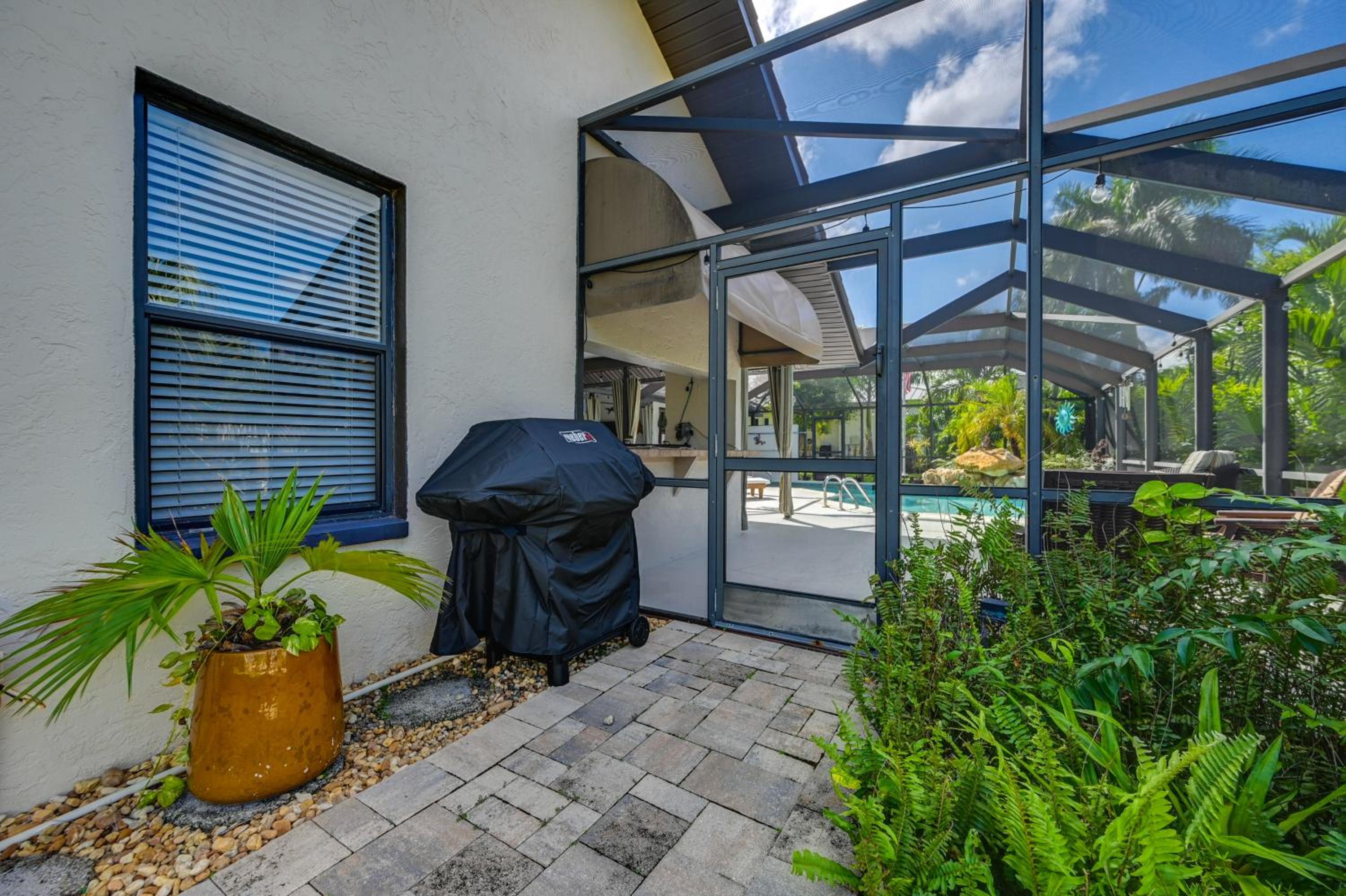 Saltwater Pool and Dock Canal-Front Cape Coral Home