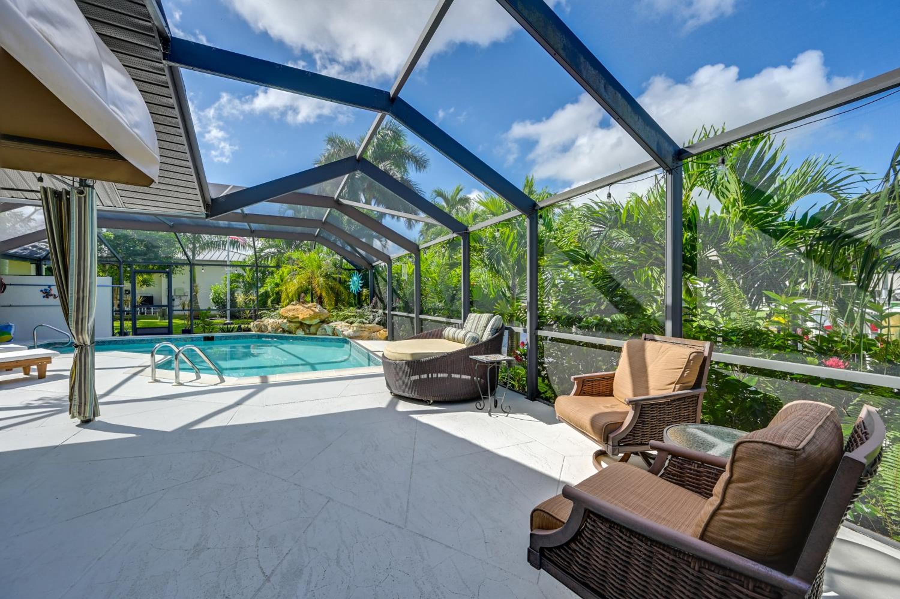 Saltwater Pool and Dock Canal-Front Cape Coral Home