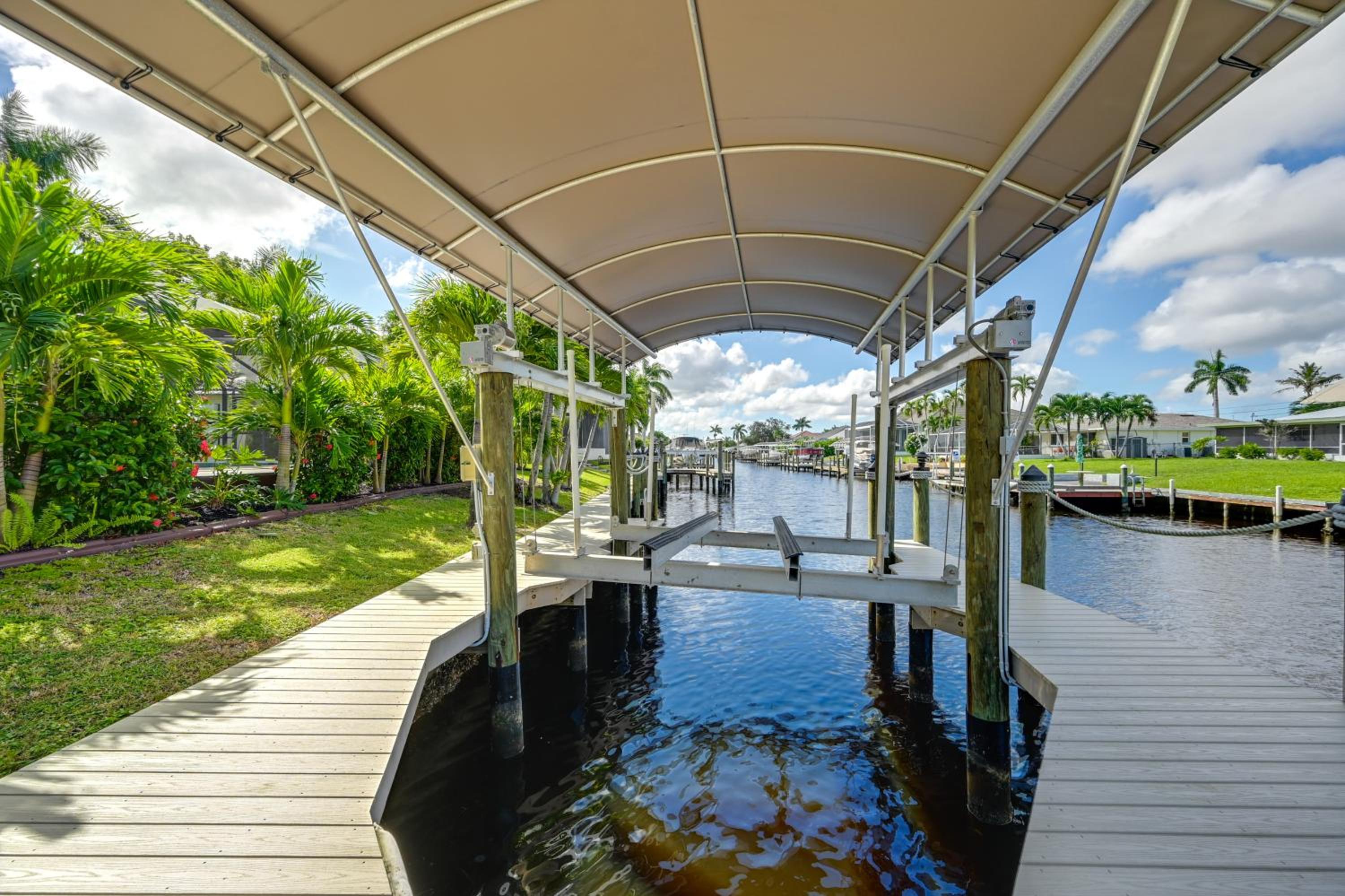 Saltwater Pool and Dock Canal-Front Cape Coral Home