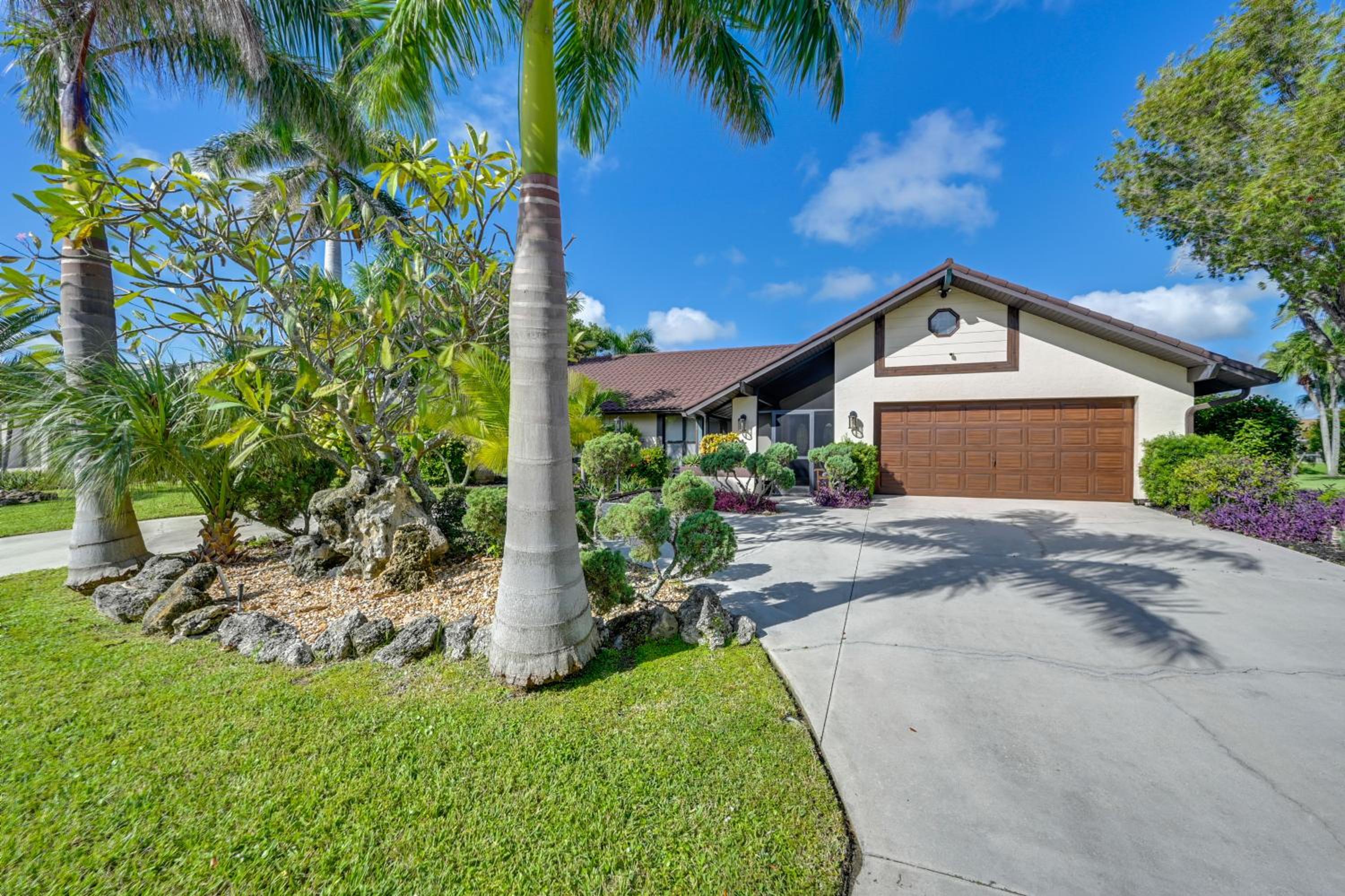 Saltwater Pool and Dock Canal-Front Cape Coral Home