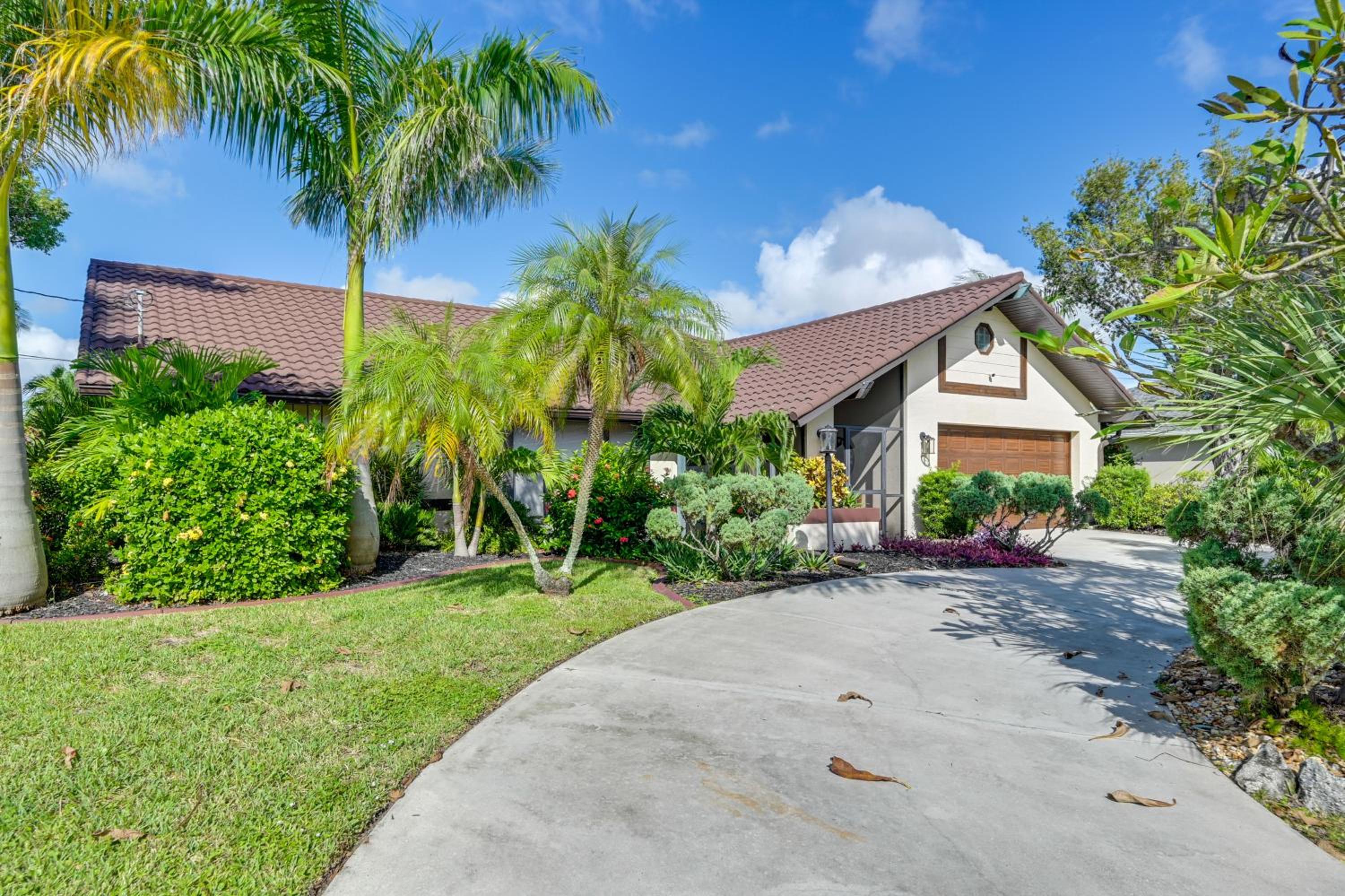 Saltwater Pool and Dock Canal-Front Cape Coral Home