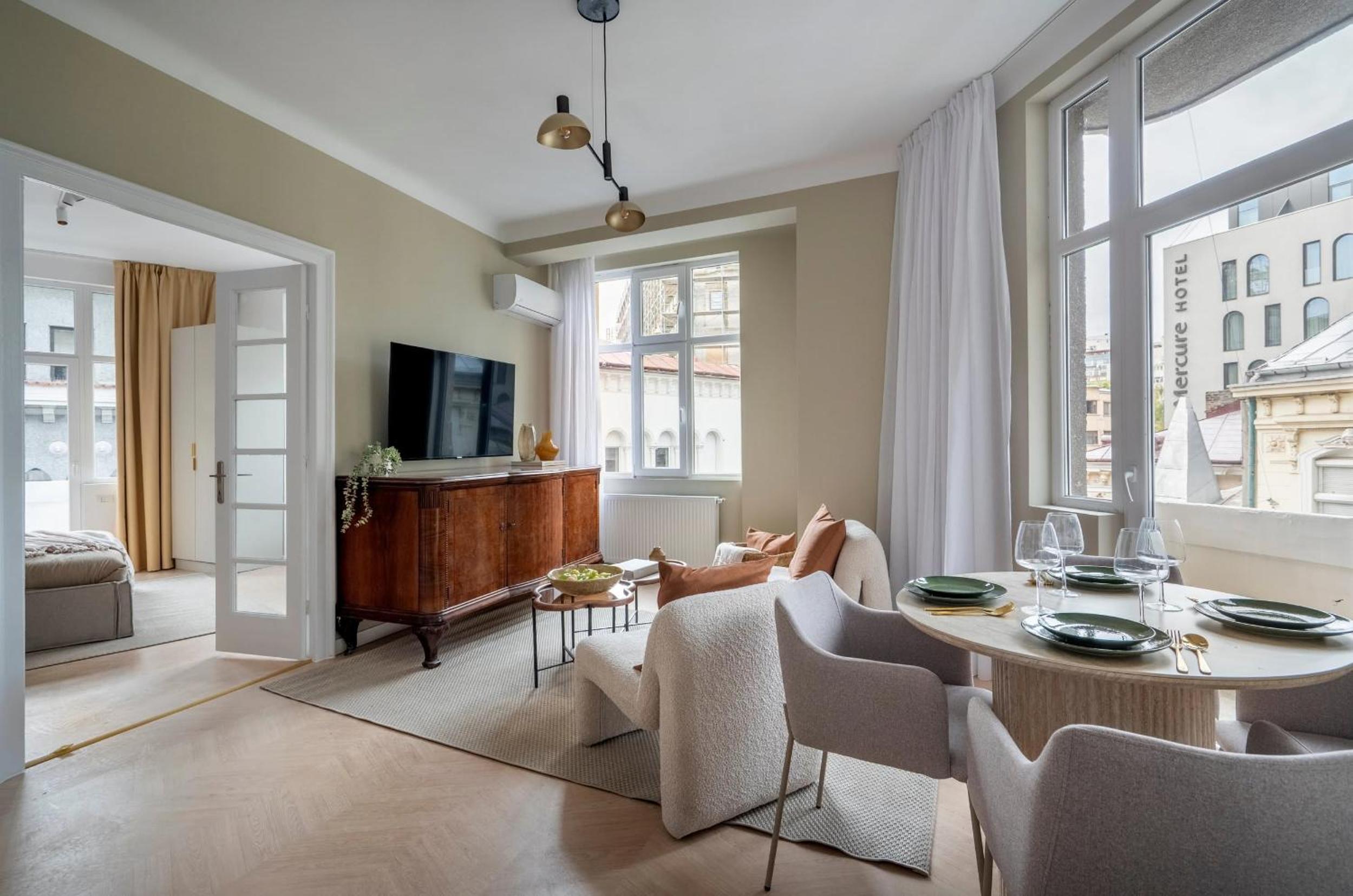 Full-Floor 2-Bedroom Apartment with Balconies - Prime Location near Calea Victoriei