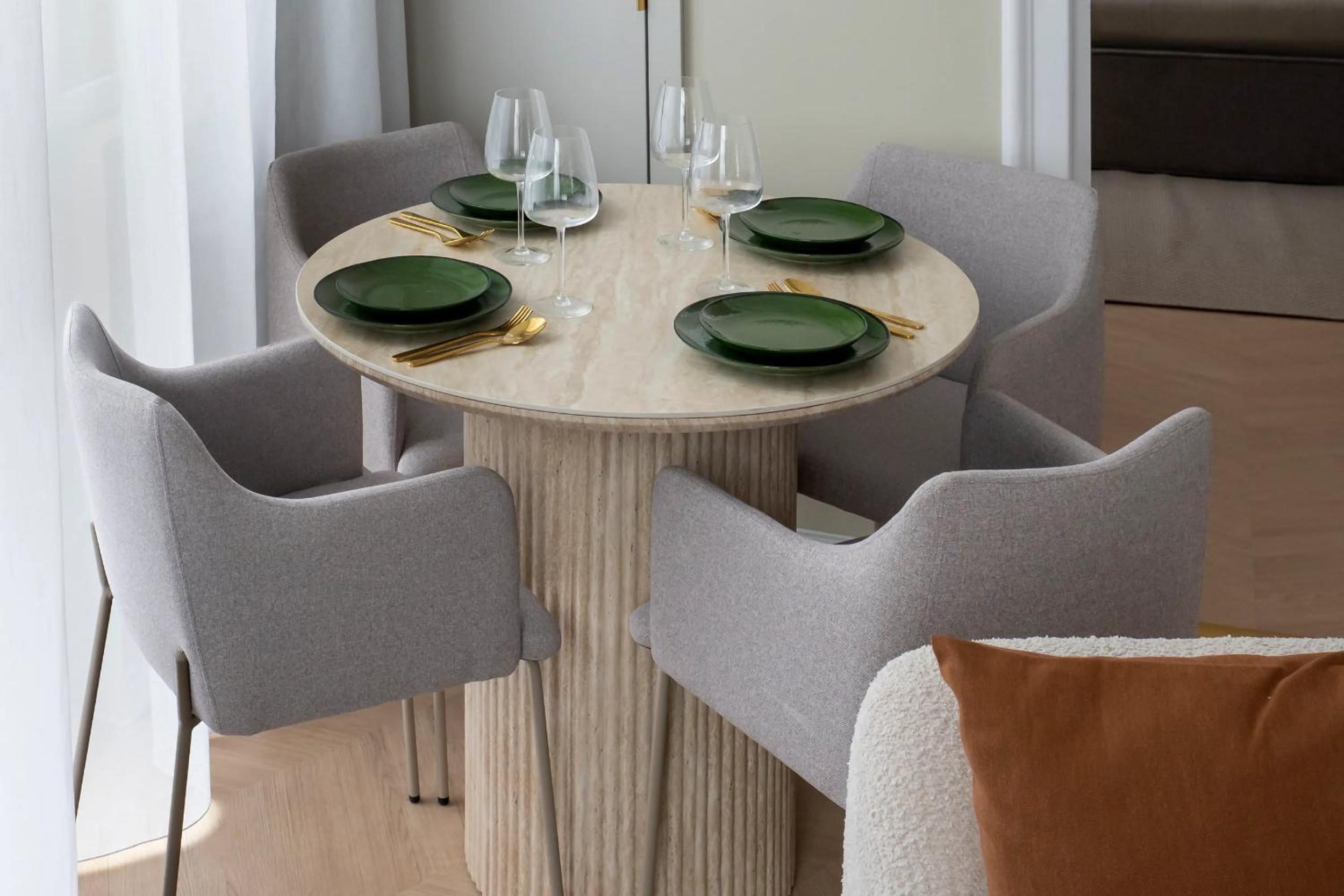 Full-Floor 2-Bedroom Apartment with Balconies - Prime Location near Calea Victoriei