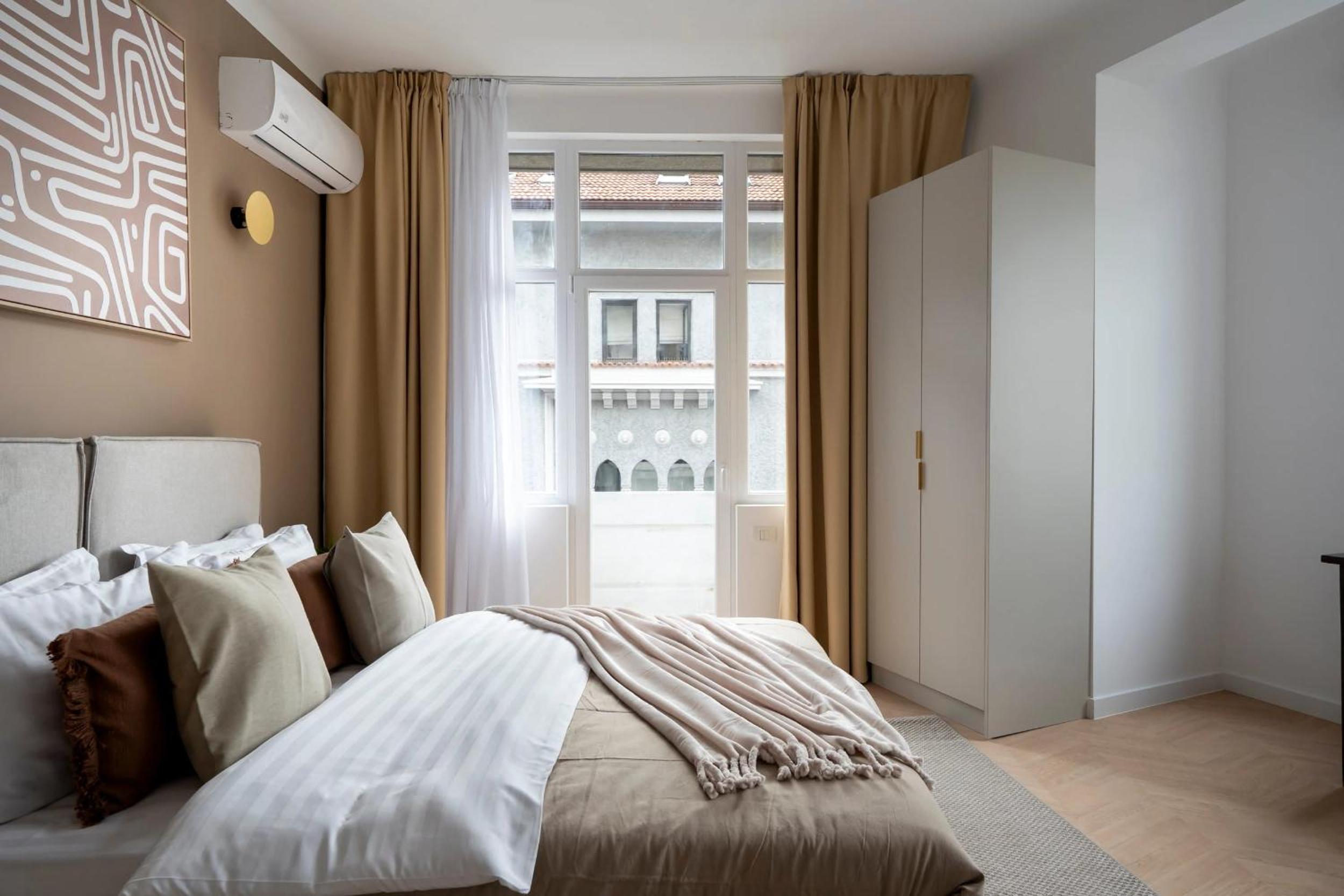 Full-Floor 2-Bedroom Apartment with Balconies - Prime Location near Calea Victoriei