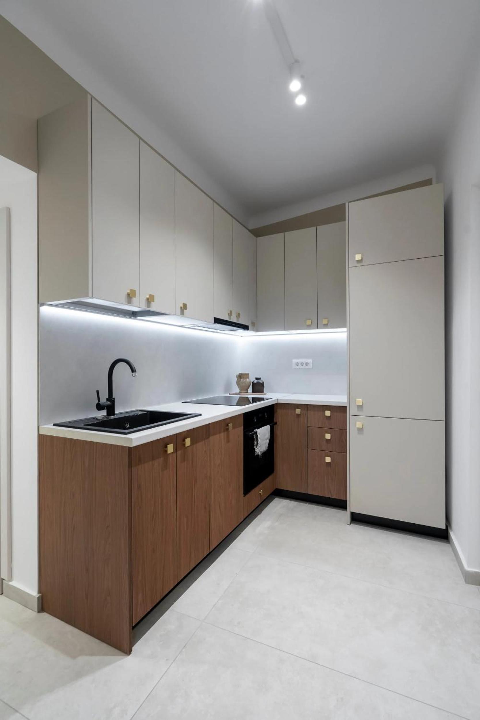 Full-Floor 2-Bedroom Apartment with Balconies - Prime Location near Calea Victoriei