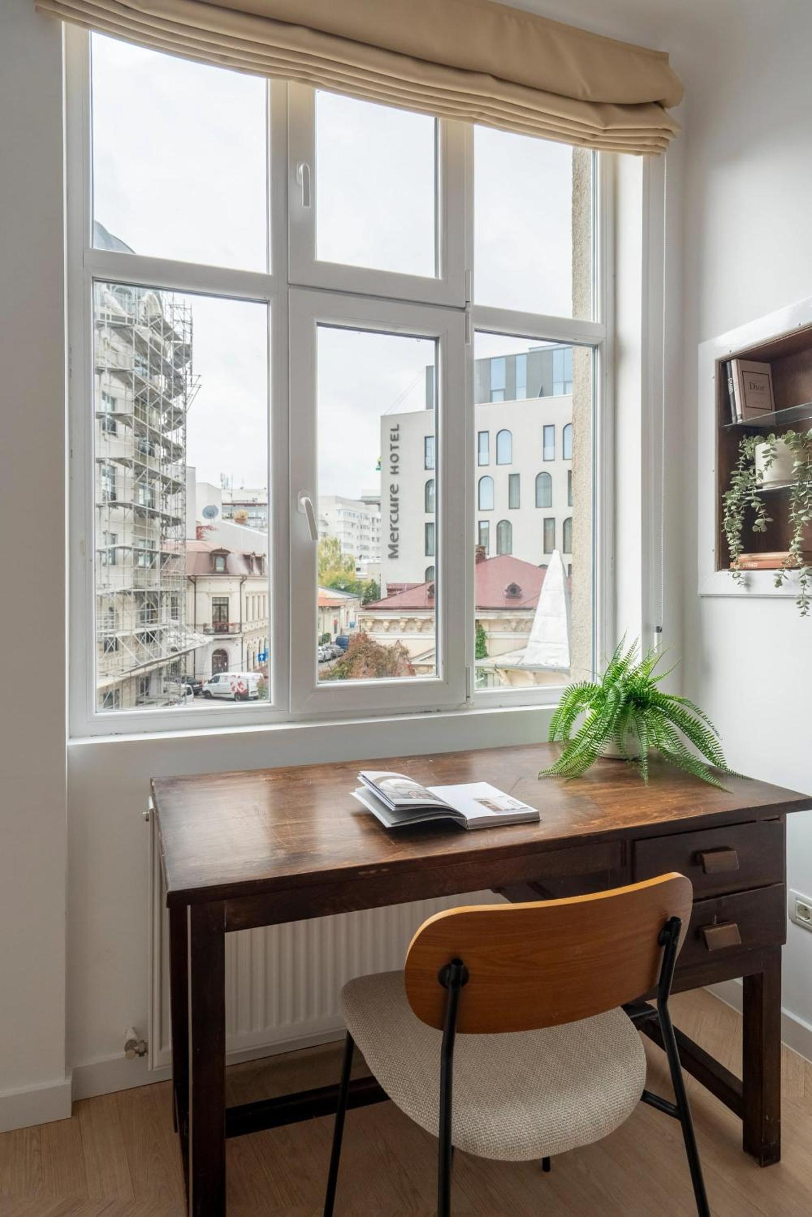 Full-Floor 2-Bedroom Apartment with Balconies - Prime Location near Calea Victoriei