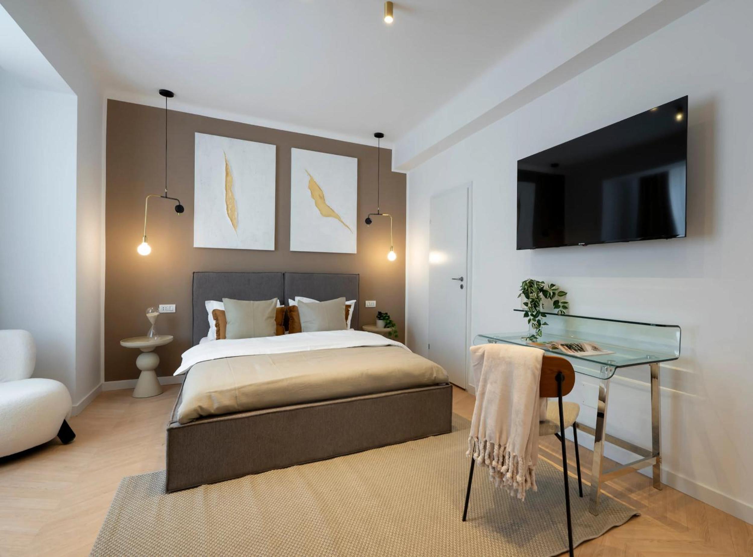 Full-Floor 2-Bedroom Apartment with Balconies - Prime Location near Calea Victoriei