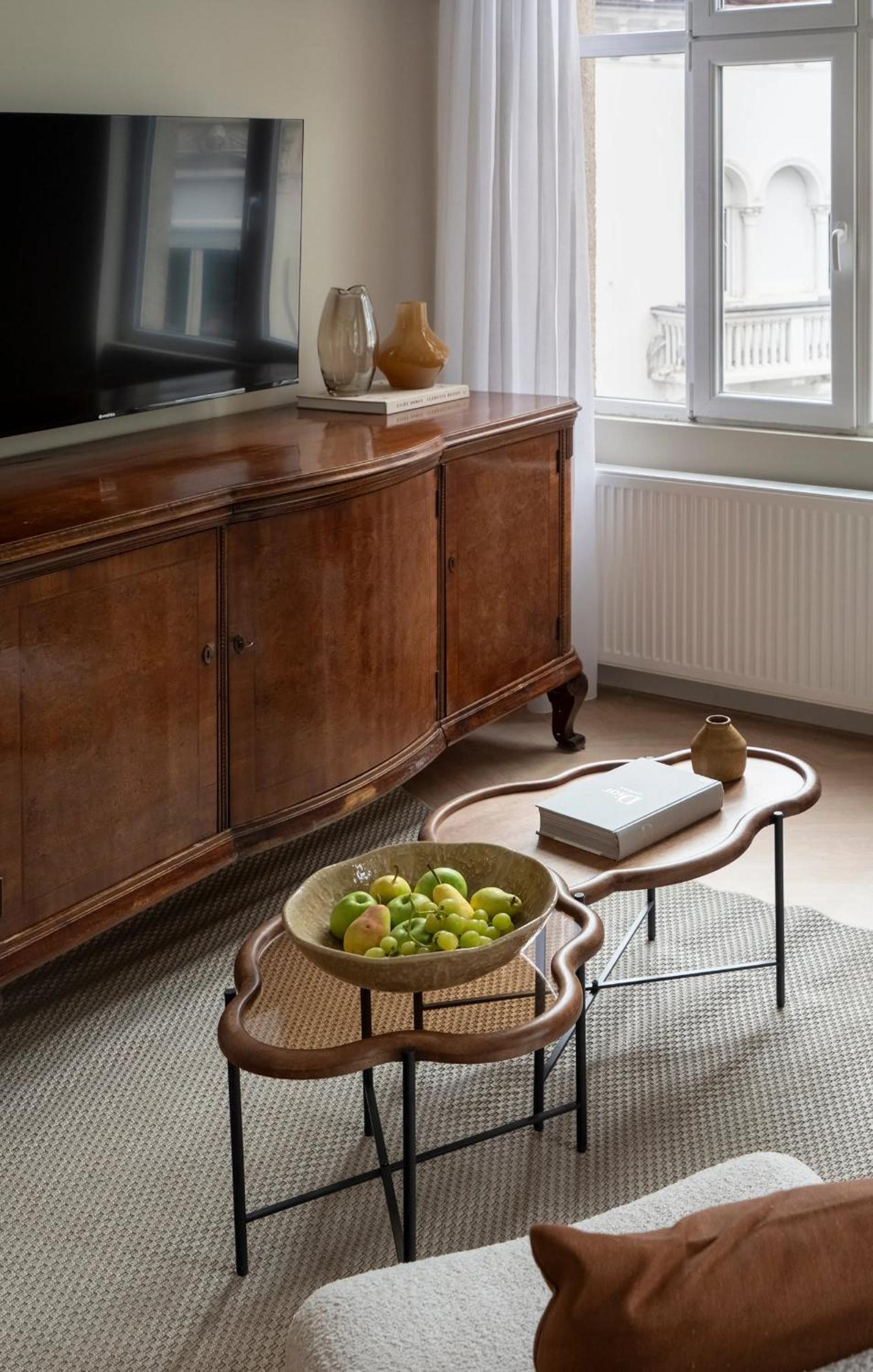 Full-Floor 2-Bedroom Apartment with Balconies - Prime Location near Calea Victoriei