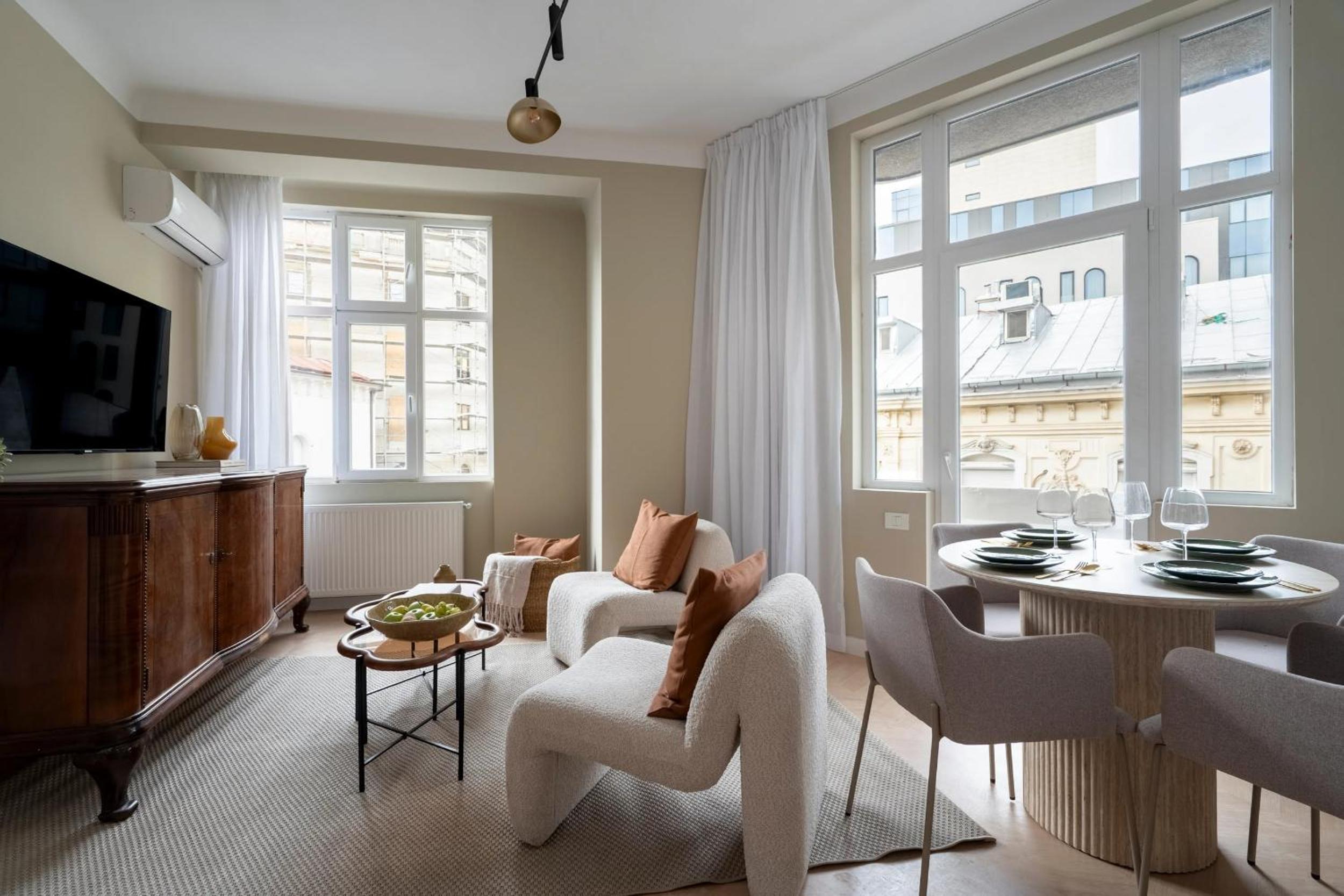 Full-Floor 2-Bedroom Apartment with Balconies - Prime Location near Calea Victoriei