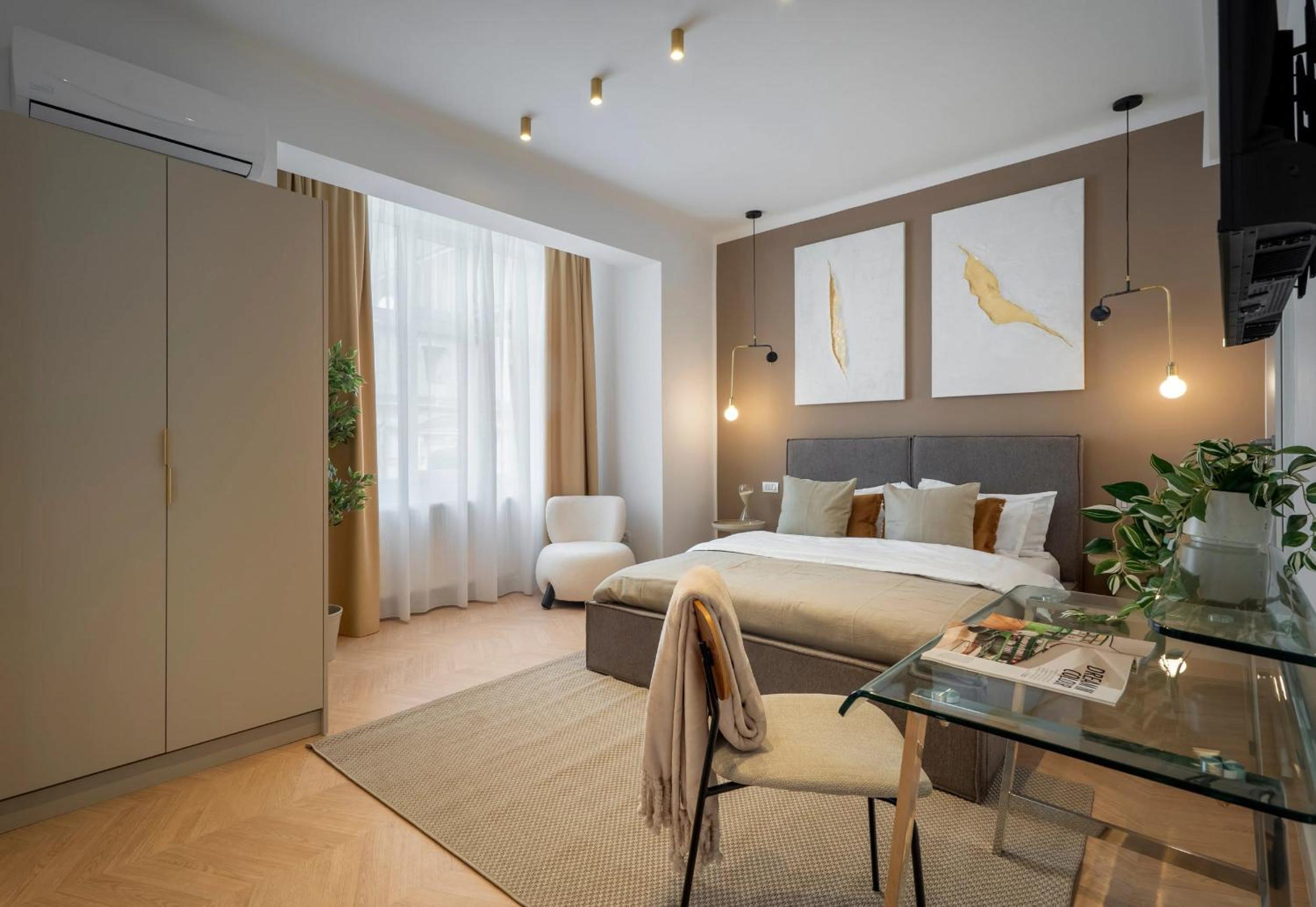 Full-Floor 2-Bedroom Apartment with Balconies - Prime Location near Calea Victoriei