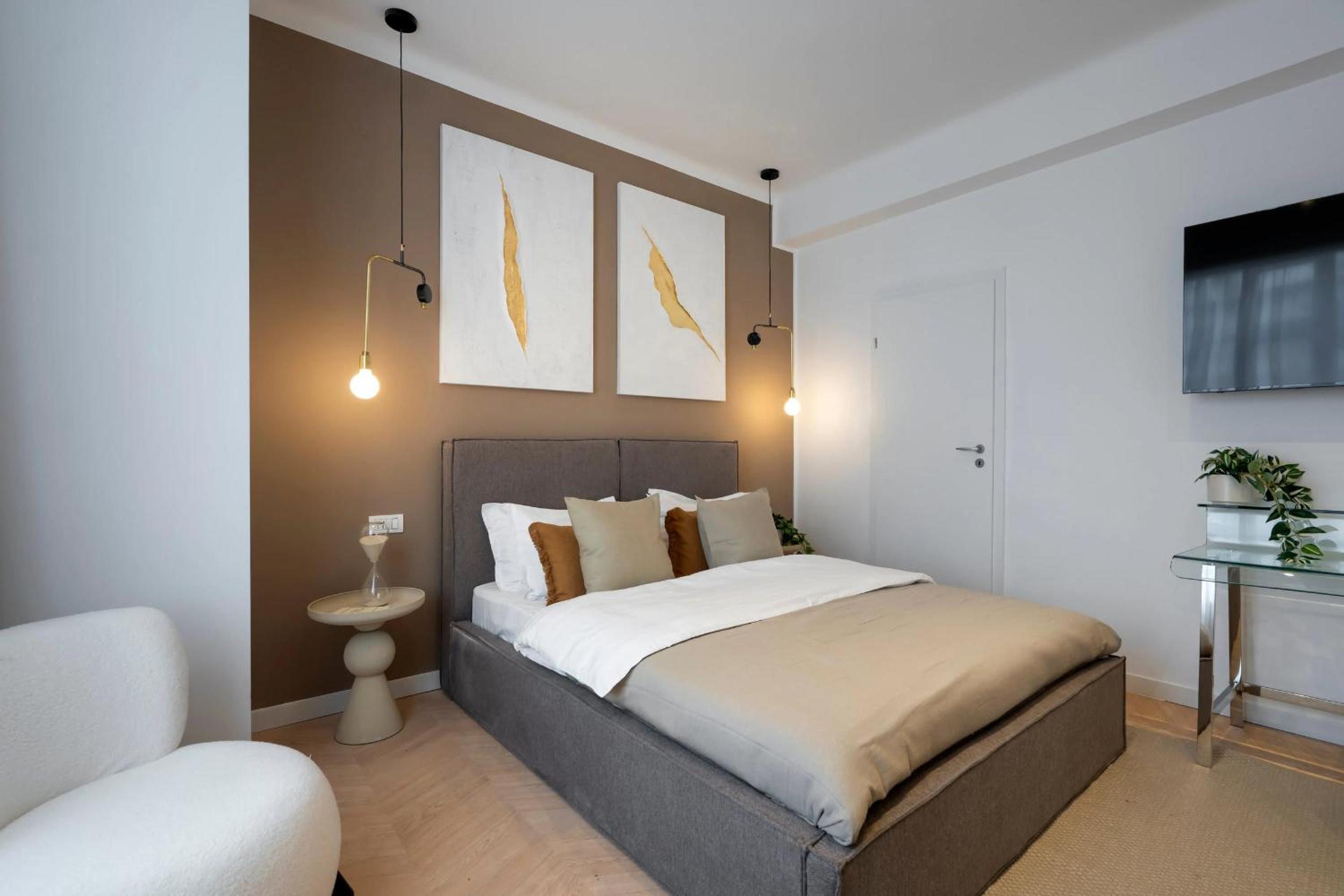 Full-Floor 2-Bedroom Apartment with Balconies - Prime Location near Calea Victoriei