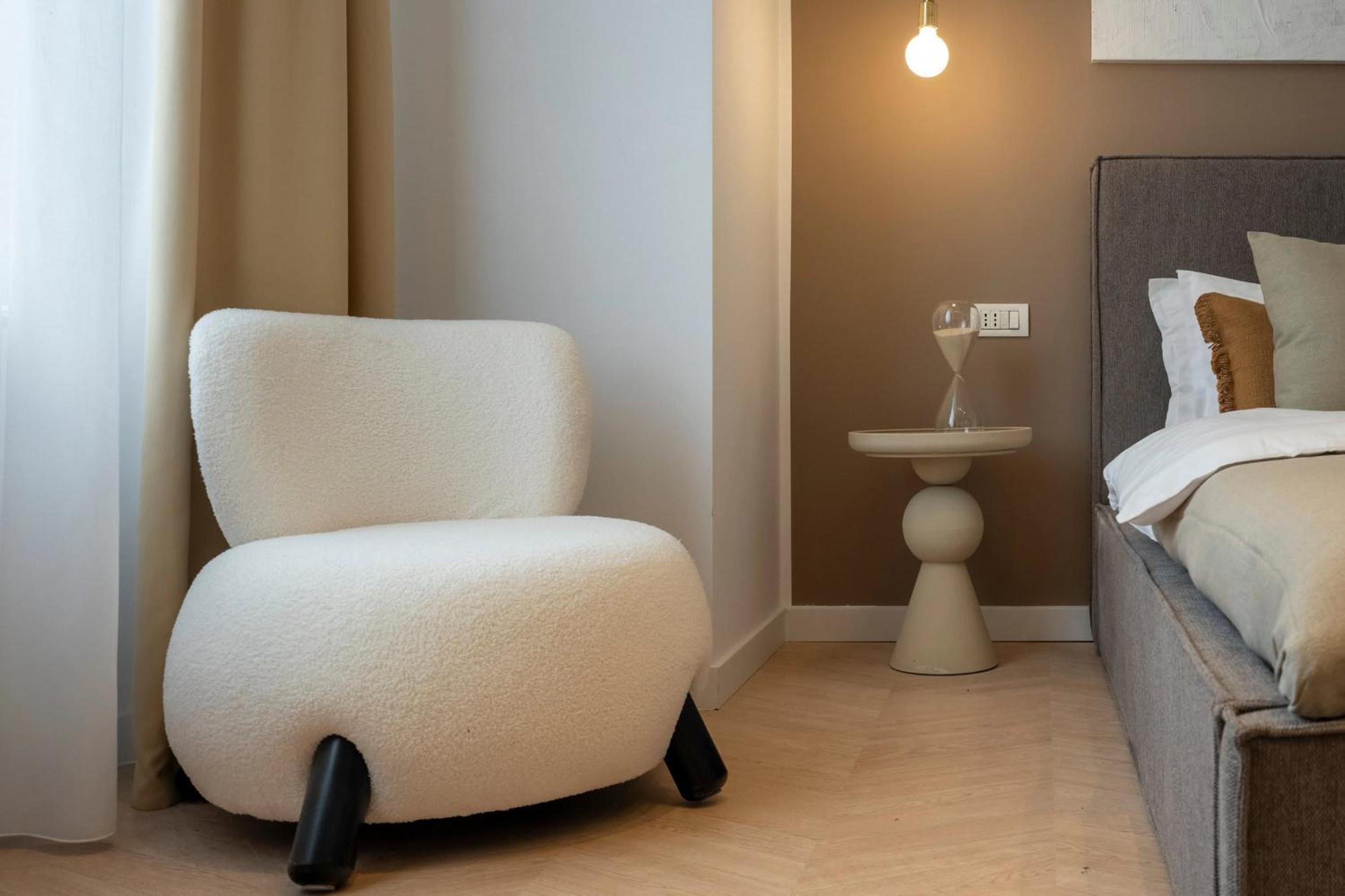 Full-Floor 2-Bedroom Apartment with Balconies - Prime Location near Calea Victoriei