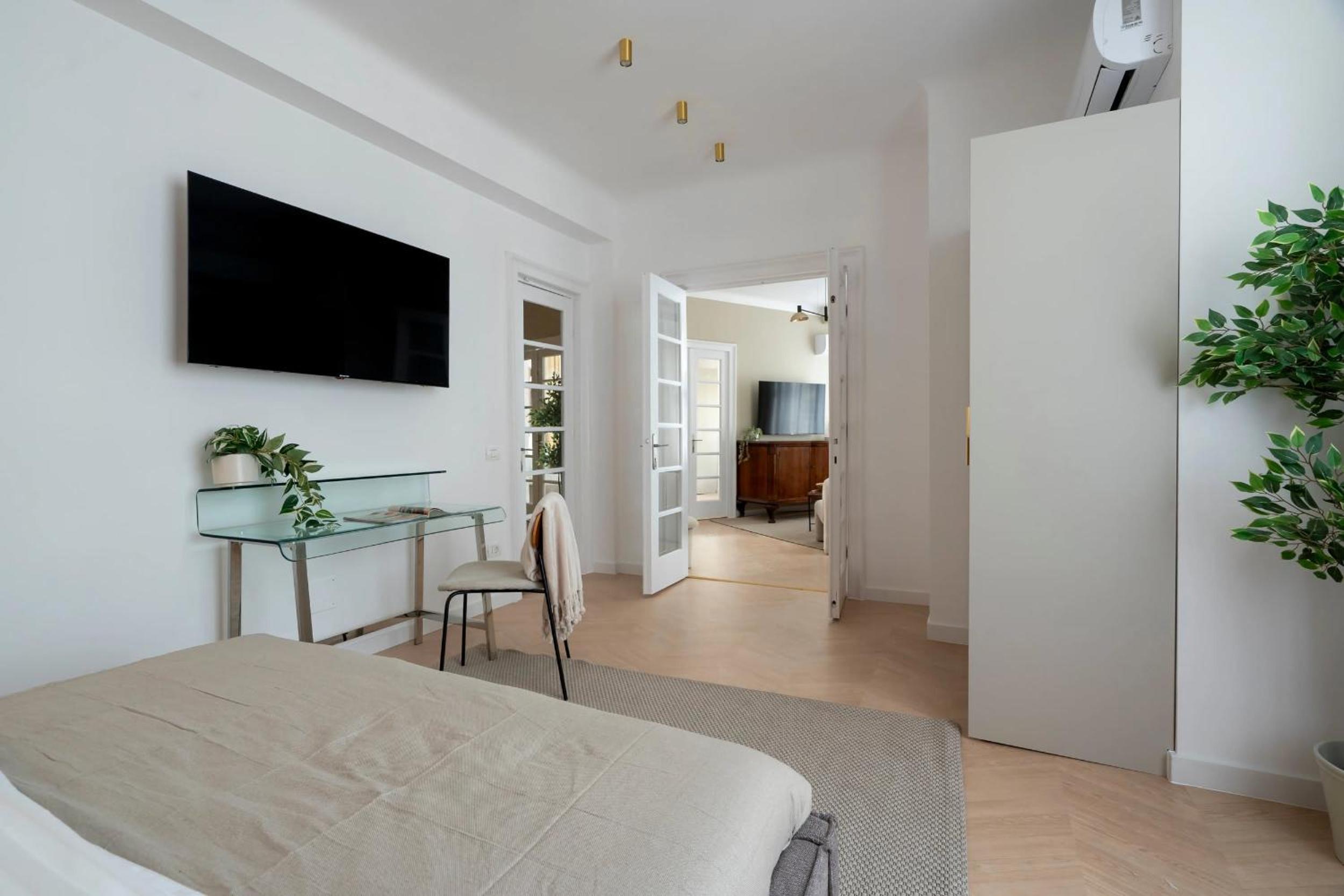 Full-Floor 2-Bedroom Apartment with Balconies - Prime Location near Calea Victoriei
