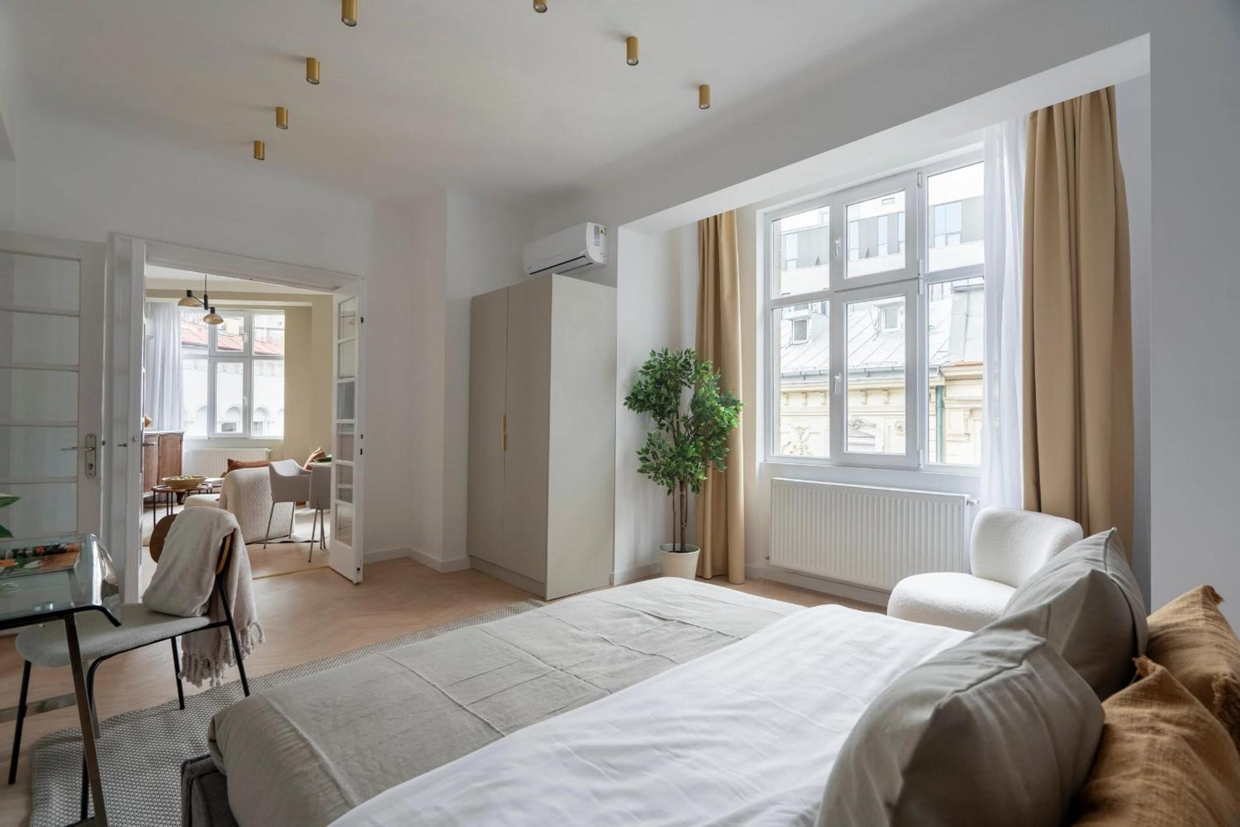 Full-Floor 2-Bedroom Apartment with Balconies - Prime Location near Calea Victoriei