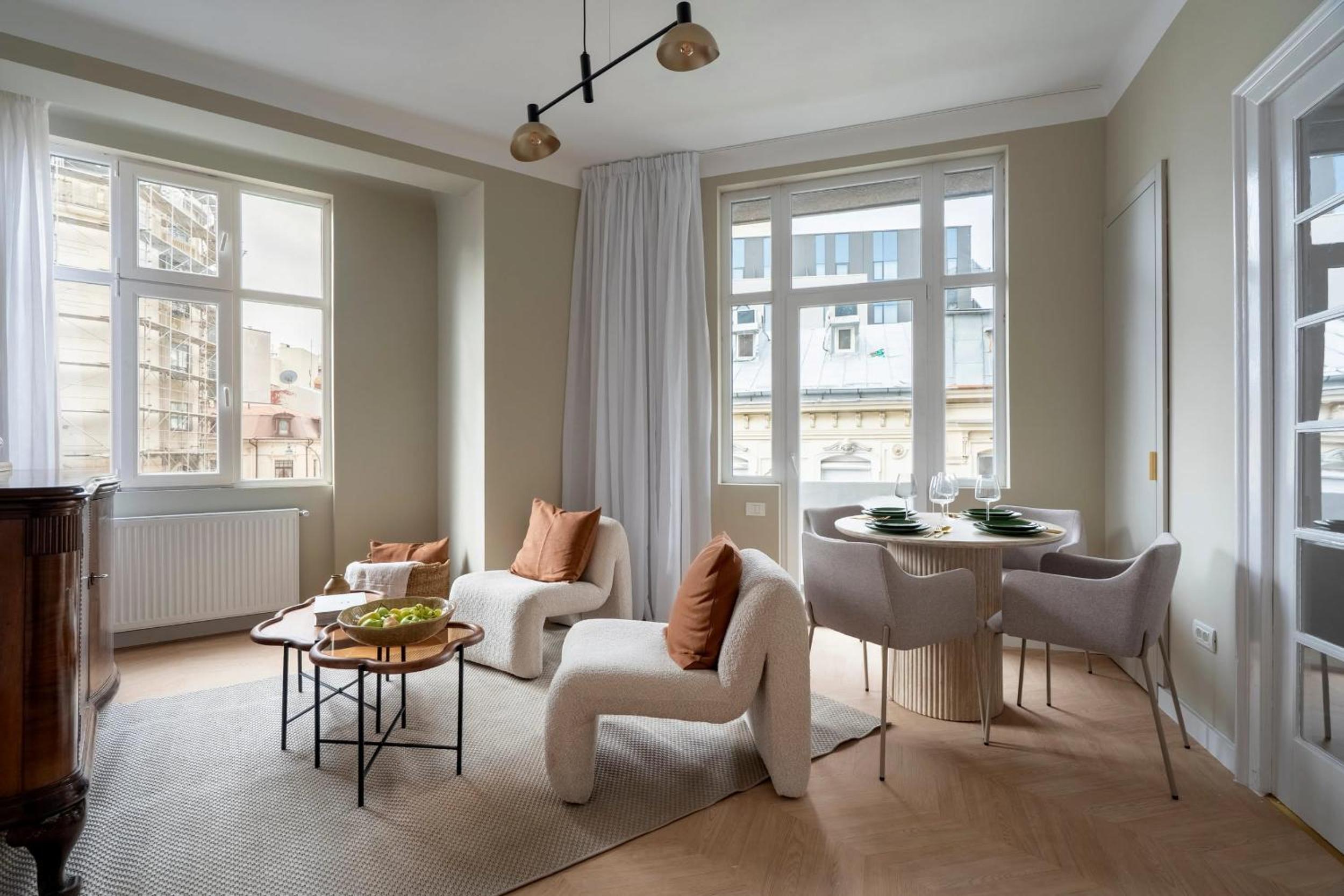 Full-Floor 2-Bedroom Apartment with Balconies - Prime Location near Calea Victoriei