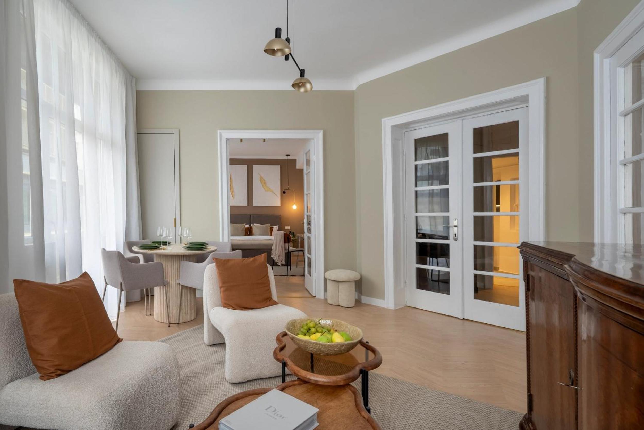 Full-Floor 2-Bedroom Apartment with Balconies - Prime Location near Calea Victoriei