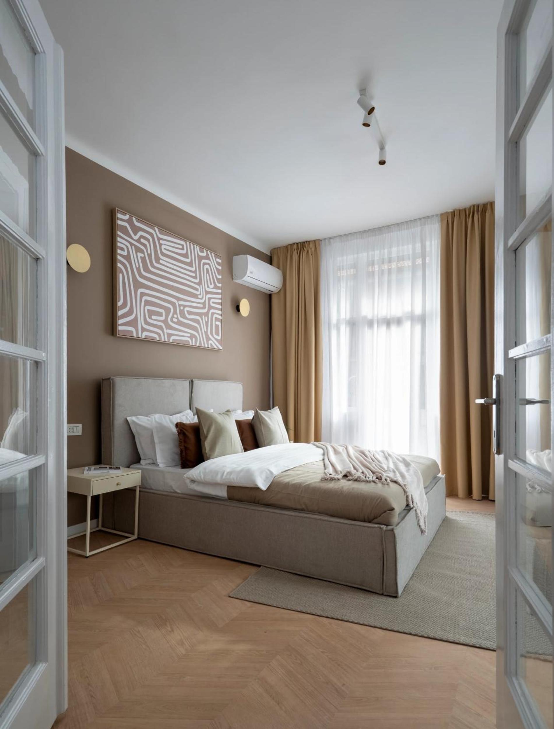 Full-Floor 2-Bedroom Apartment with Balconies - Prime Location near Calea Victoriei