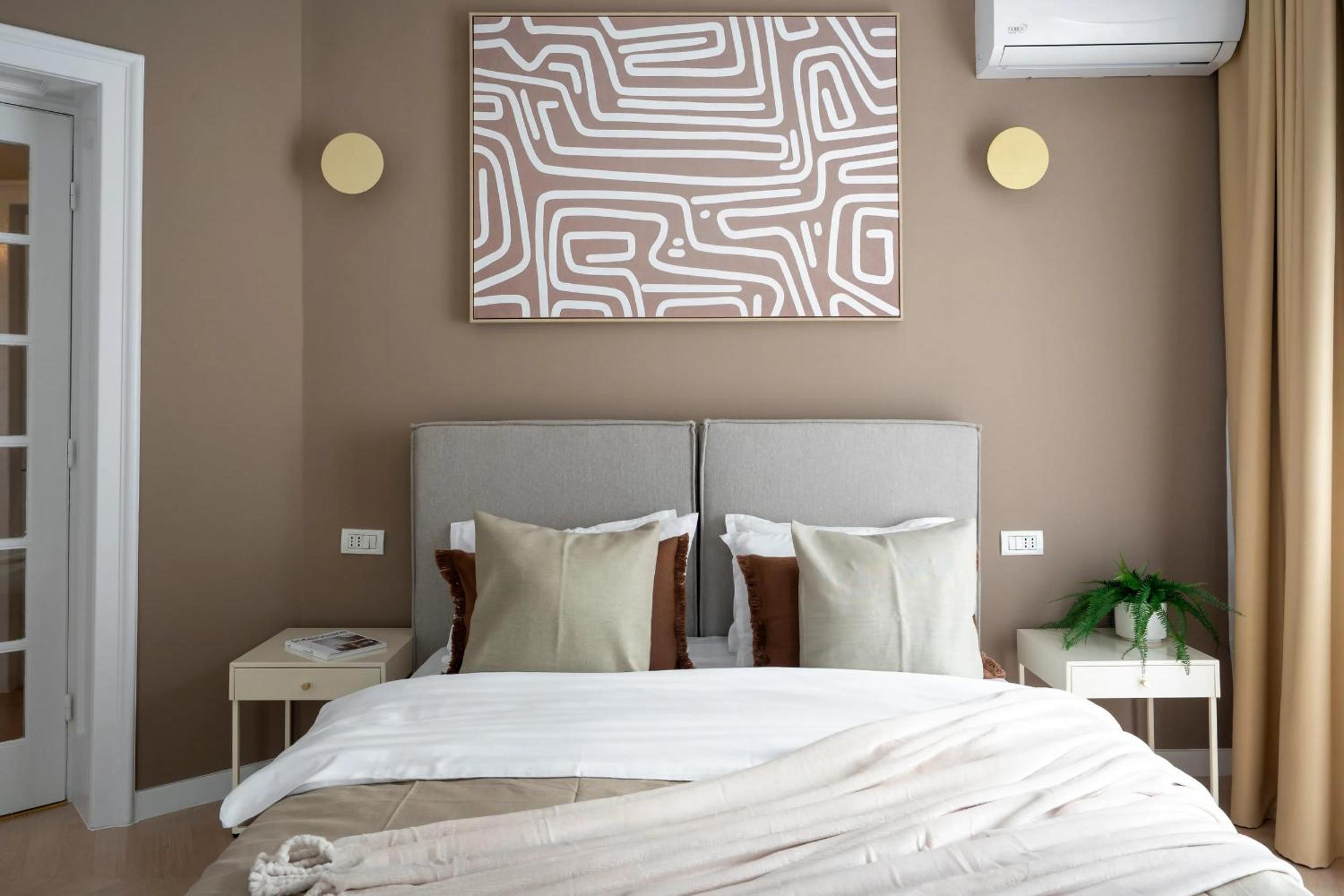 Full-Floor 2-Bedroom Apartment with Balconies - Prime Location near Calea Victoriei