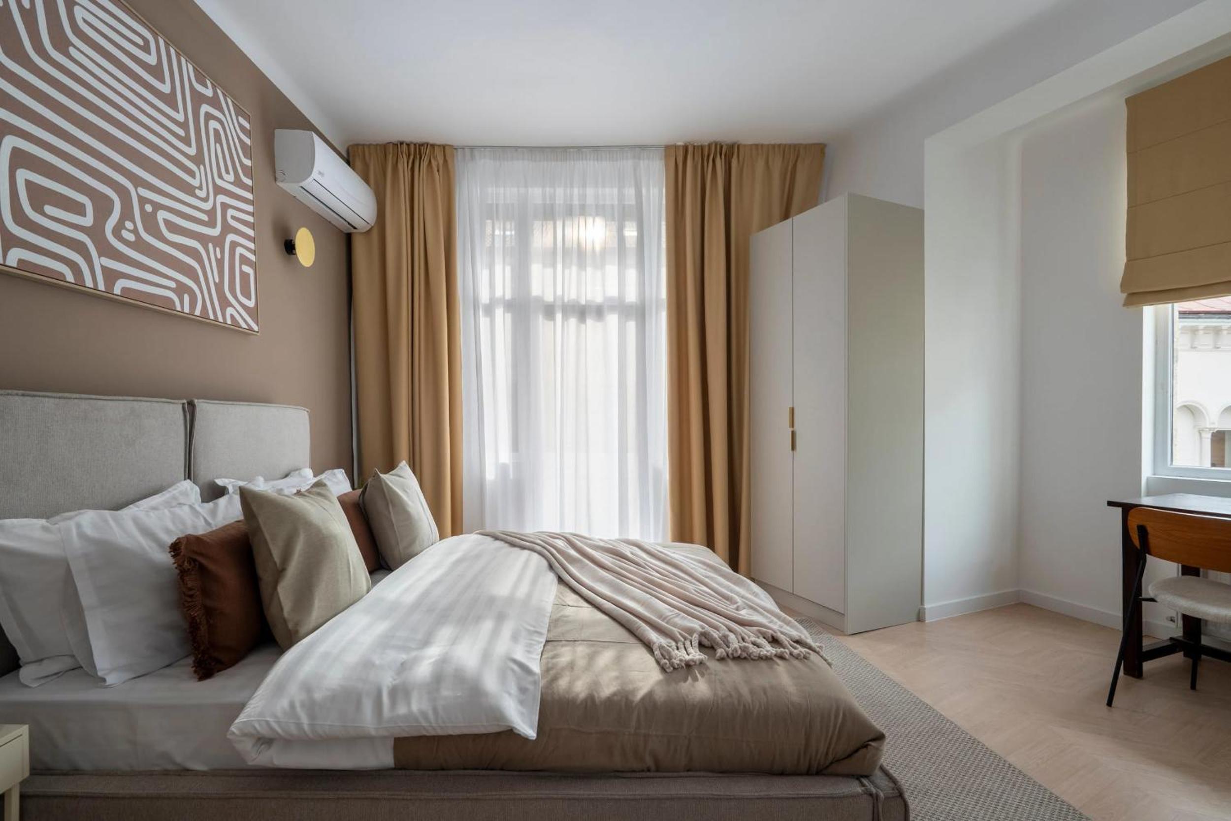 Full-Floor 2-Bedroom Apartment with Balconies - Prime Location near Calea Victoriei