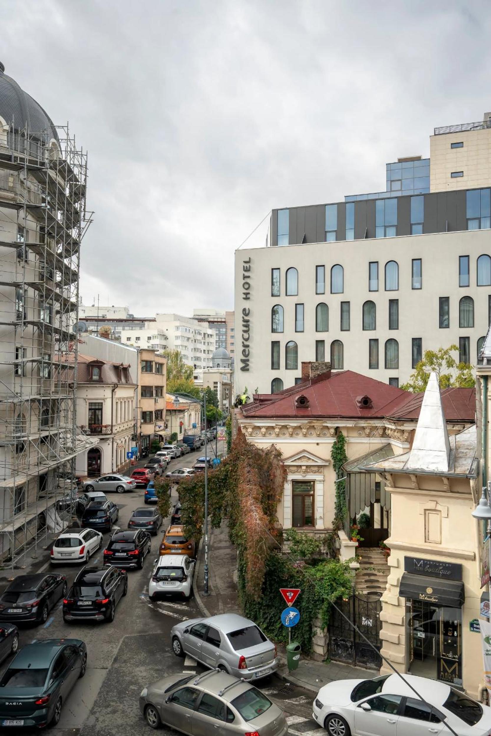 Full-Floor 2-Bedroom Apartment with Balconies - Prime Location near Calea Victoriei