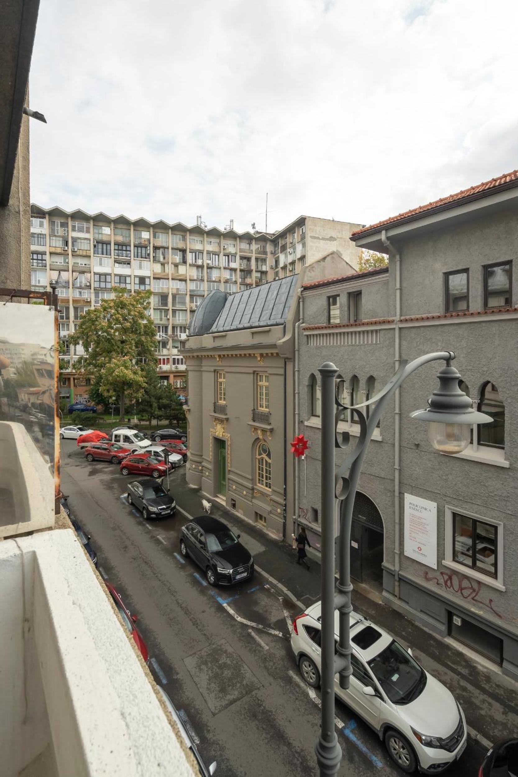 Full-Floor 2-Bedroom Apartment with Balconies - Prime Location near Calea Victoriei