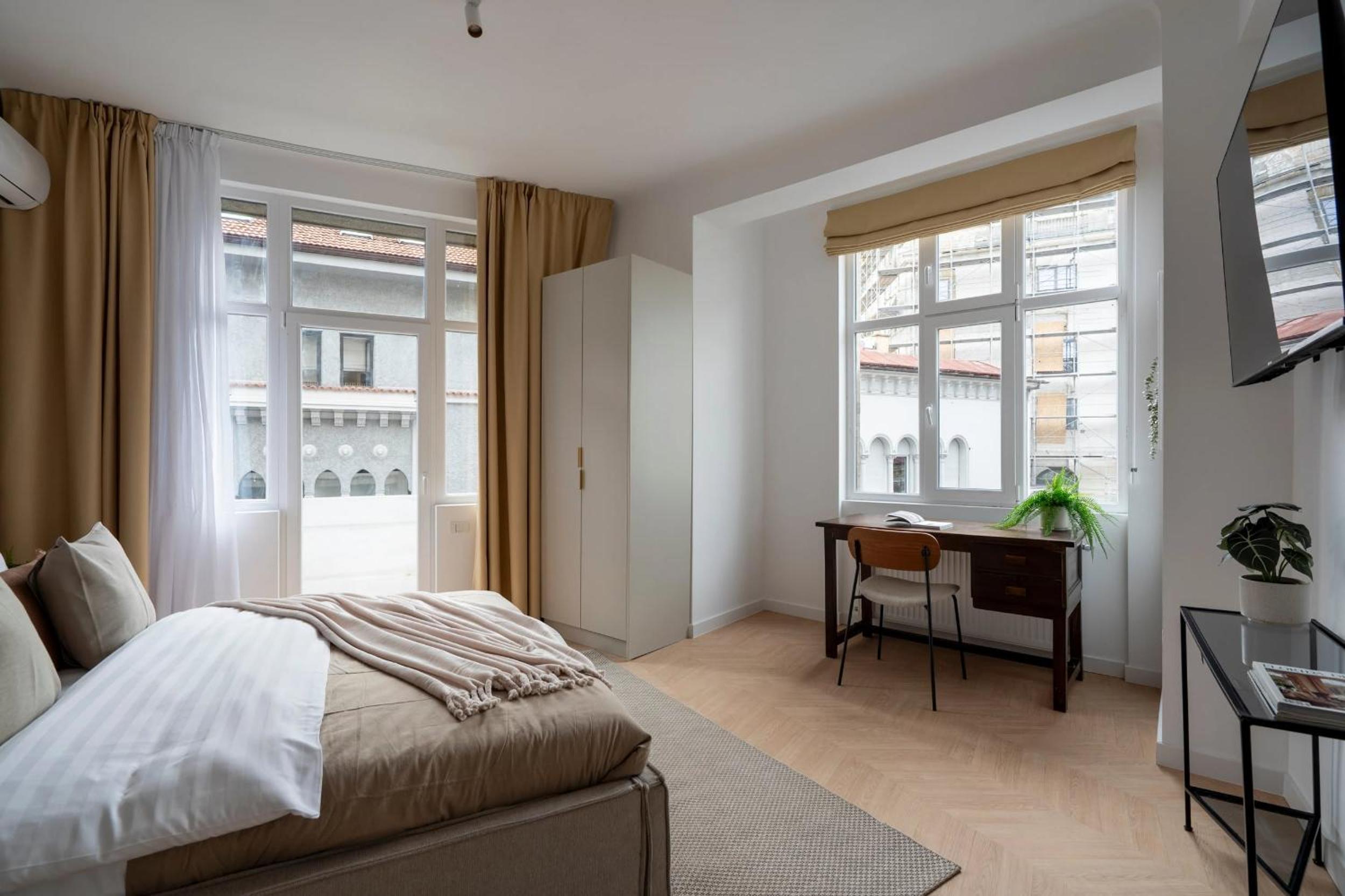 Full-Floor 2-Bedroom Apartment with Balconies - Prime Location near Calea Victoriei