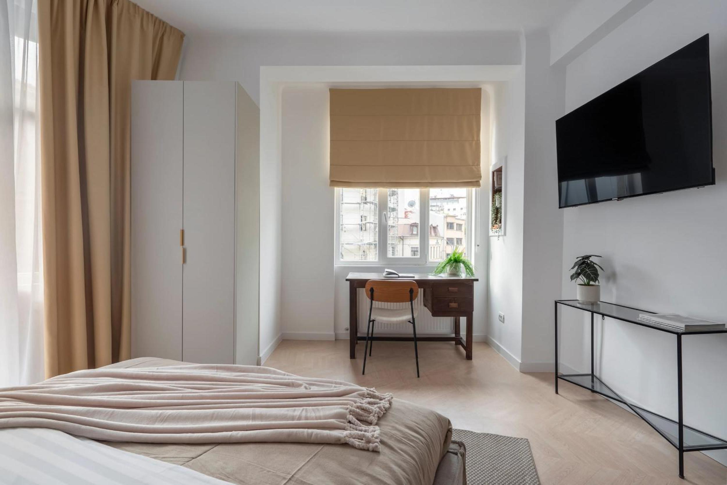 Full-Floor 2-Bedroom Apartment with Balconies - Prime Location near Calea Victoriei