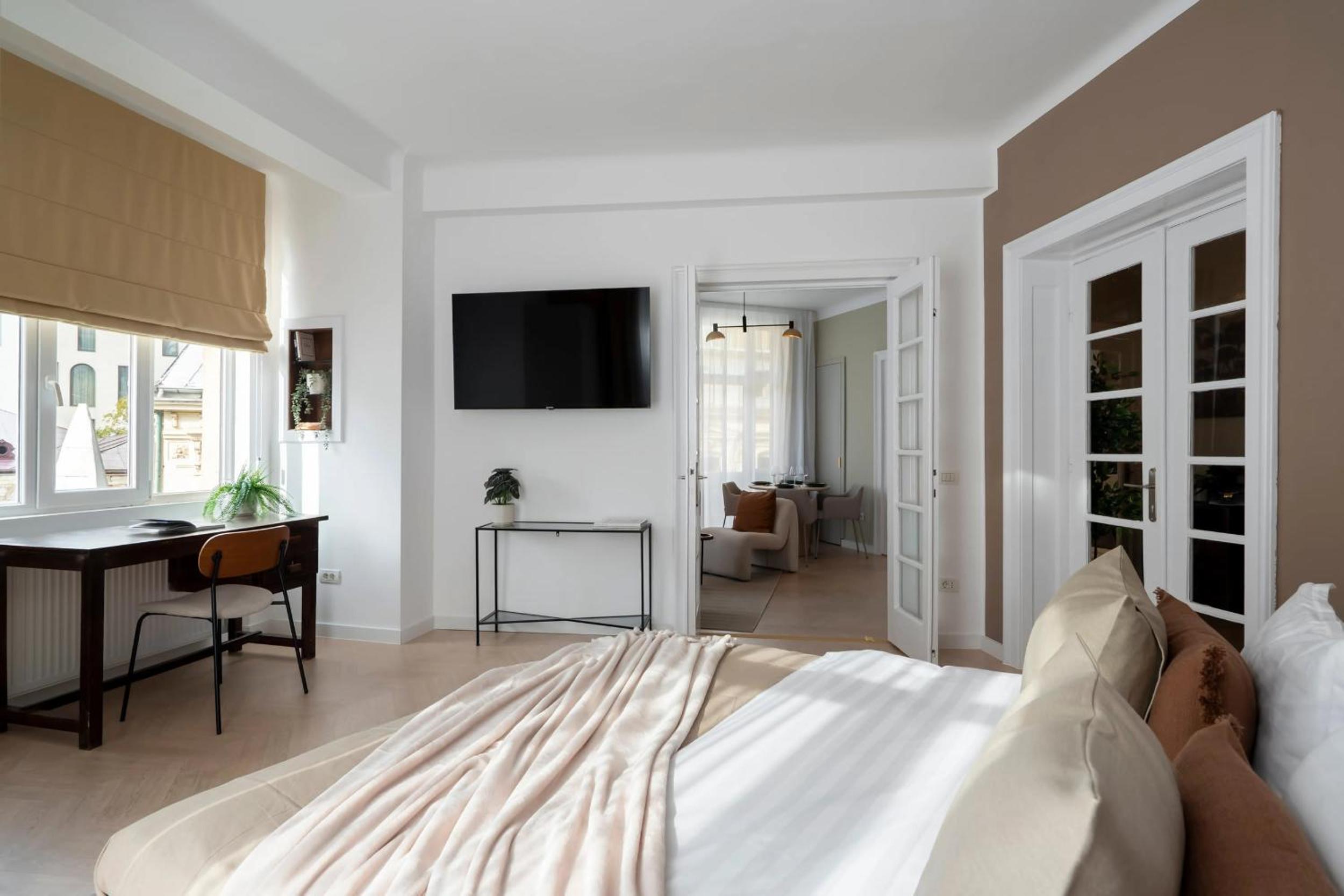 Full-Floor 2-Bedroom Apartment with Balconies - Prime Location near Calea Victoriei