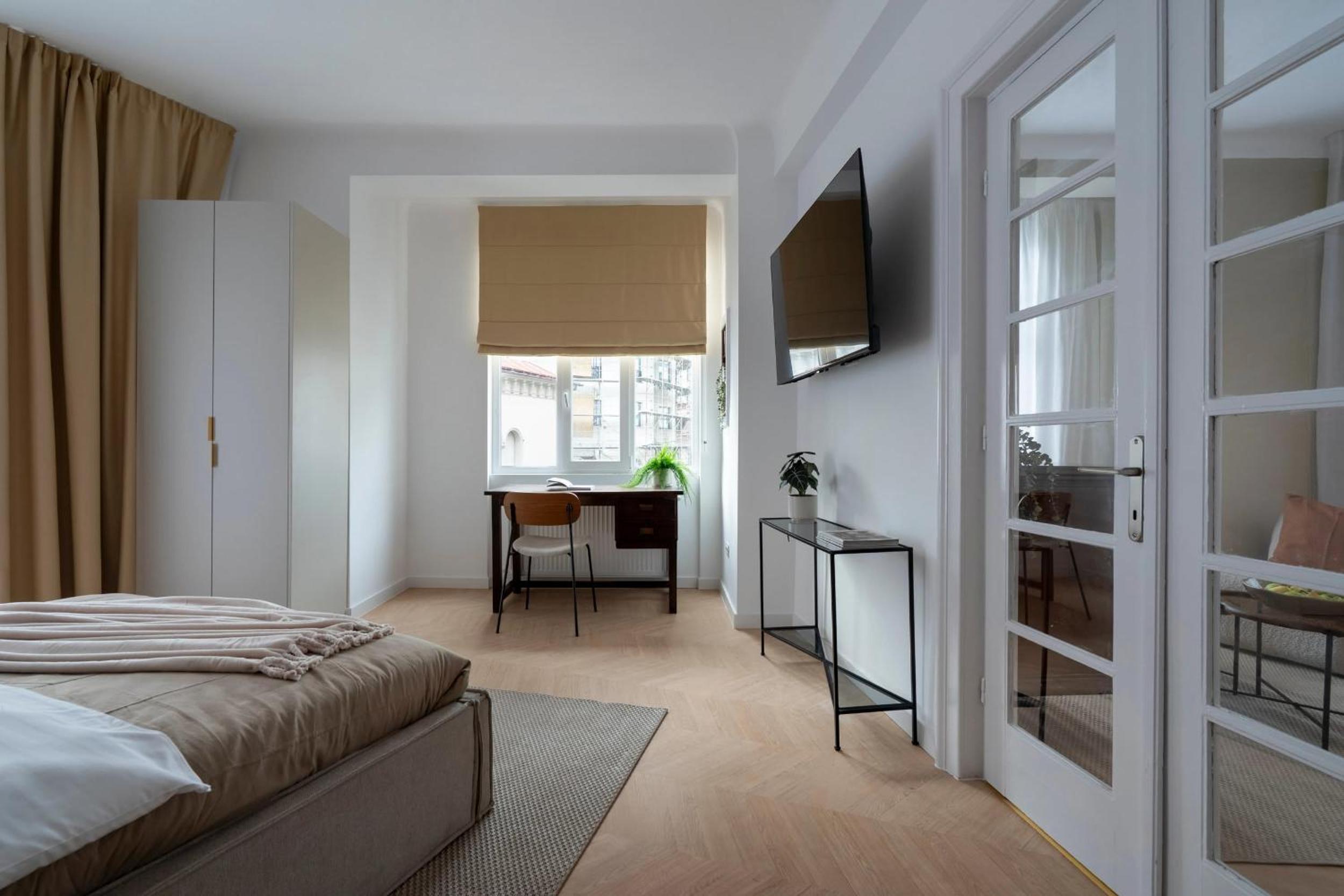 Full-Floor 2-Bedroom Apartment with Balconies - Prime Location near Calea Victoriei